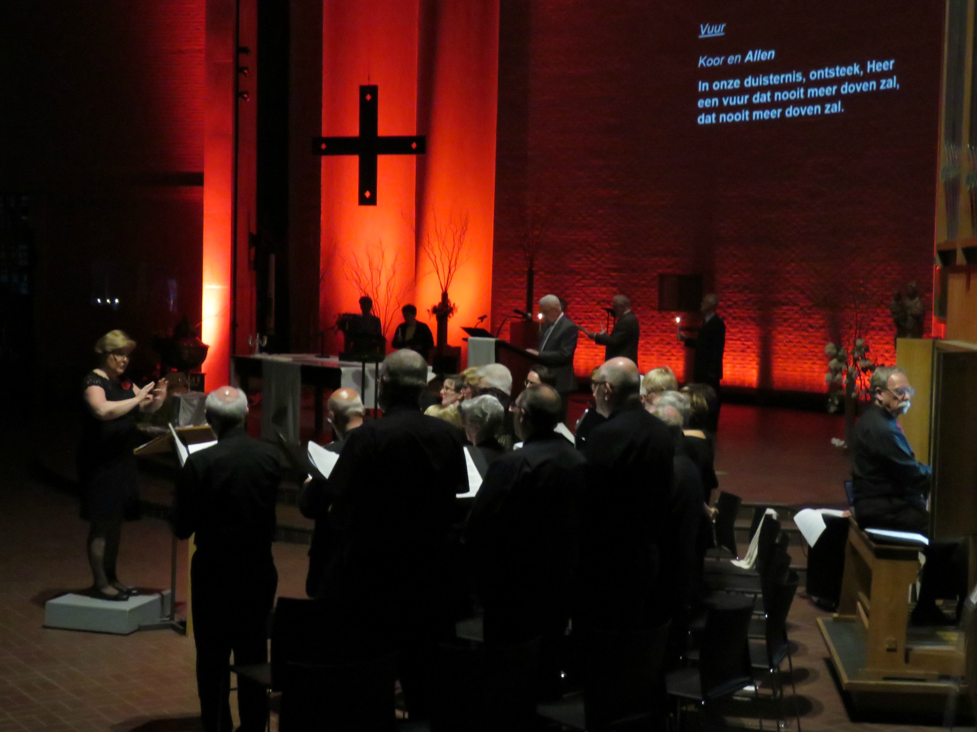 Paaswake - Joannes Thuy aan het orgel