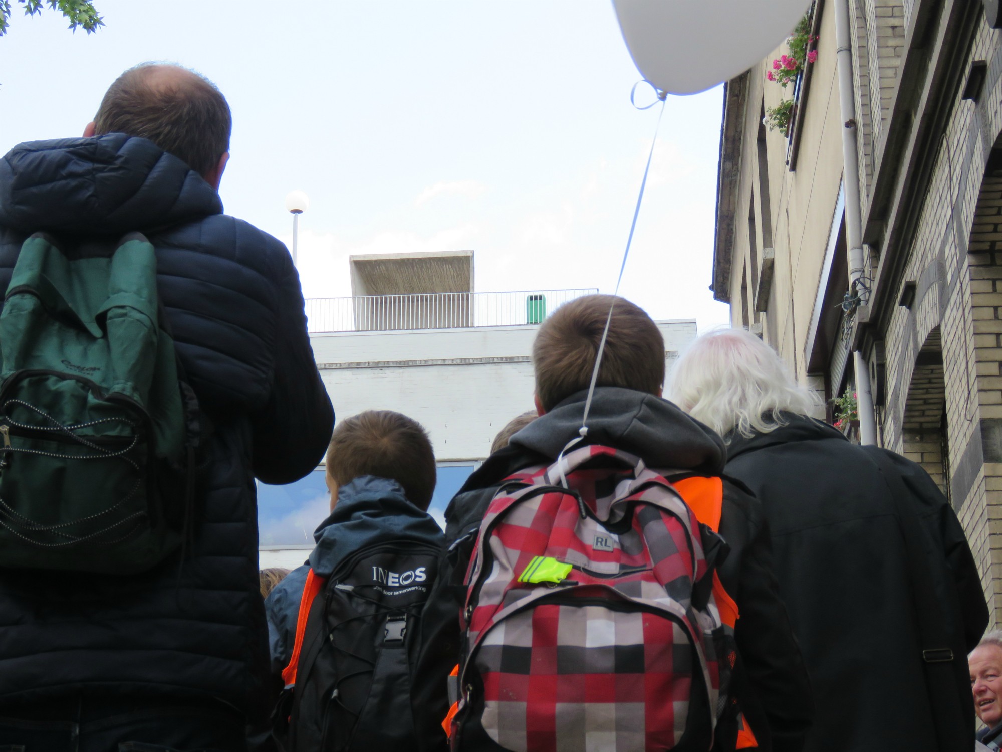 Het centrum De Wijk aan de Korte Stuivenbergstraat heeft zelfs een bushalte op het dak