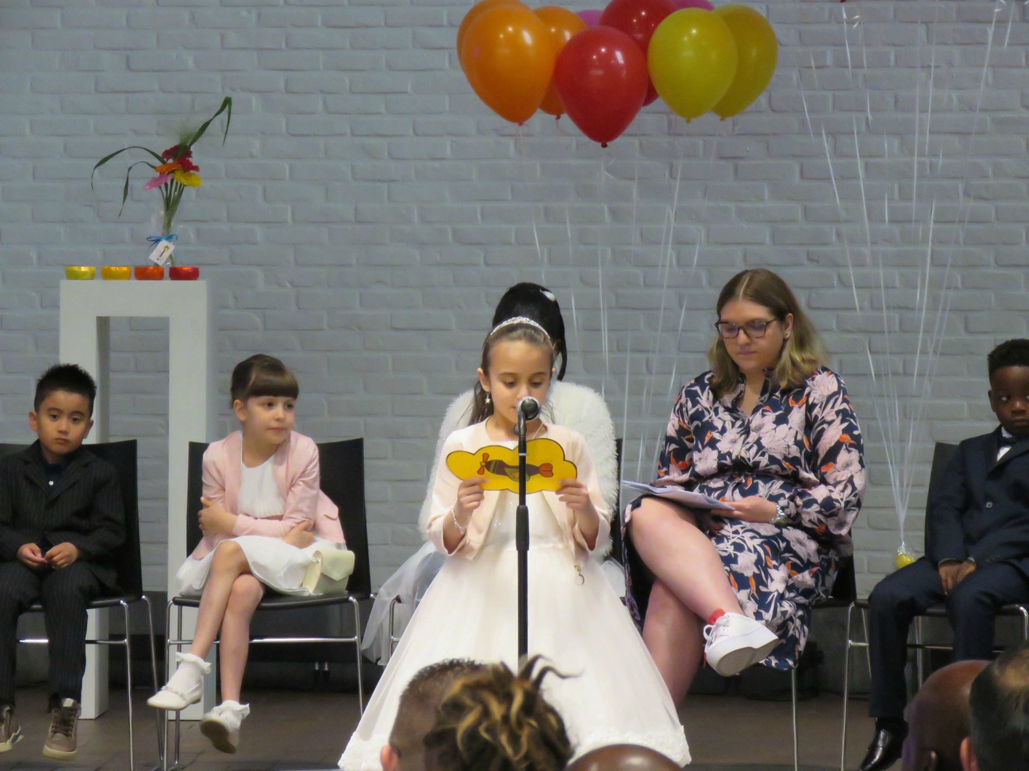 Offerande door een eerste communicant