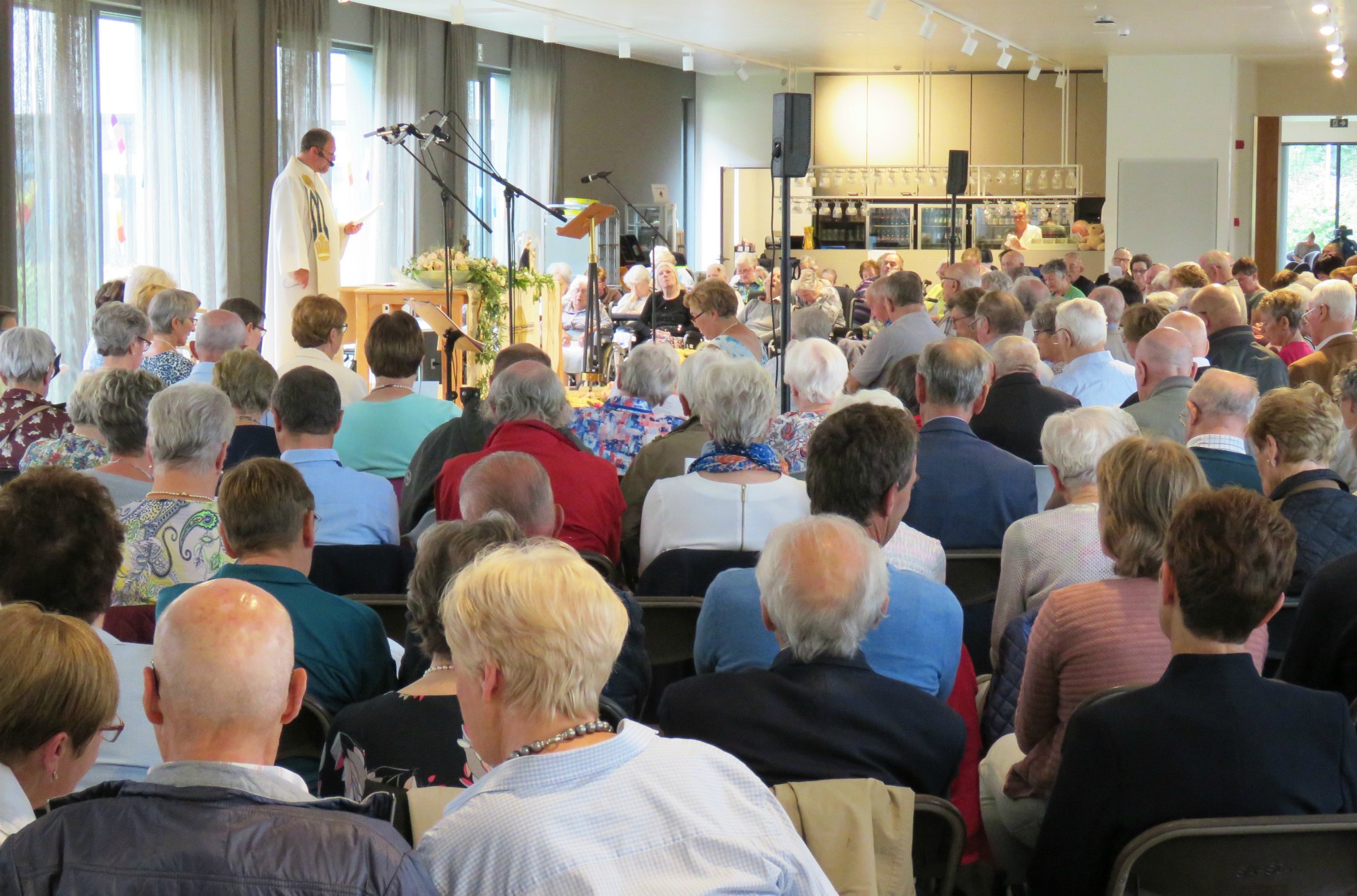 Viering moederdag in WZC Hof ter Schelde