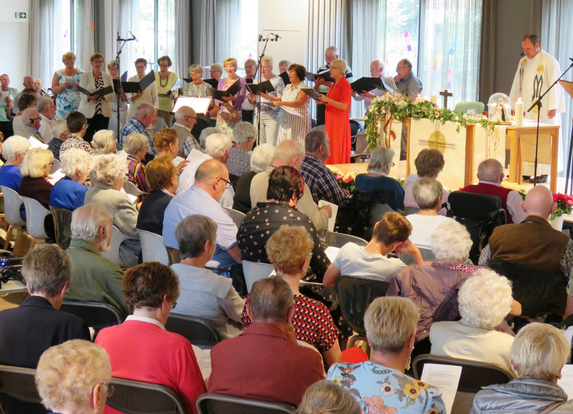 Viering moederdag in WZC Hof ter Schelde