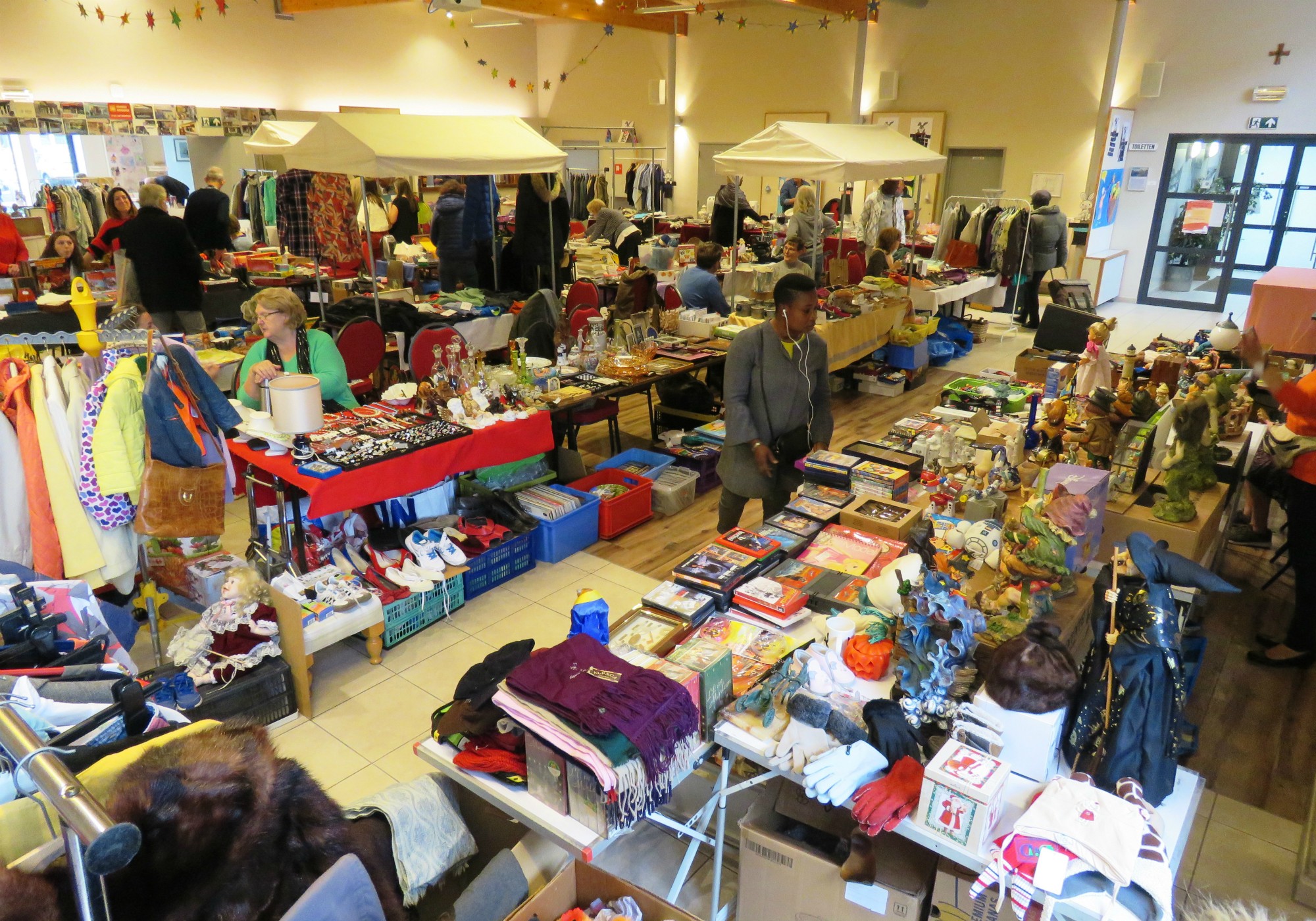 De rommelmarkt gaat ondertussen door