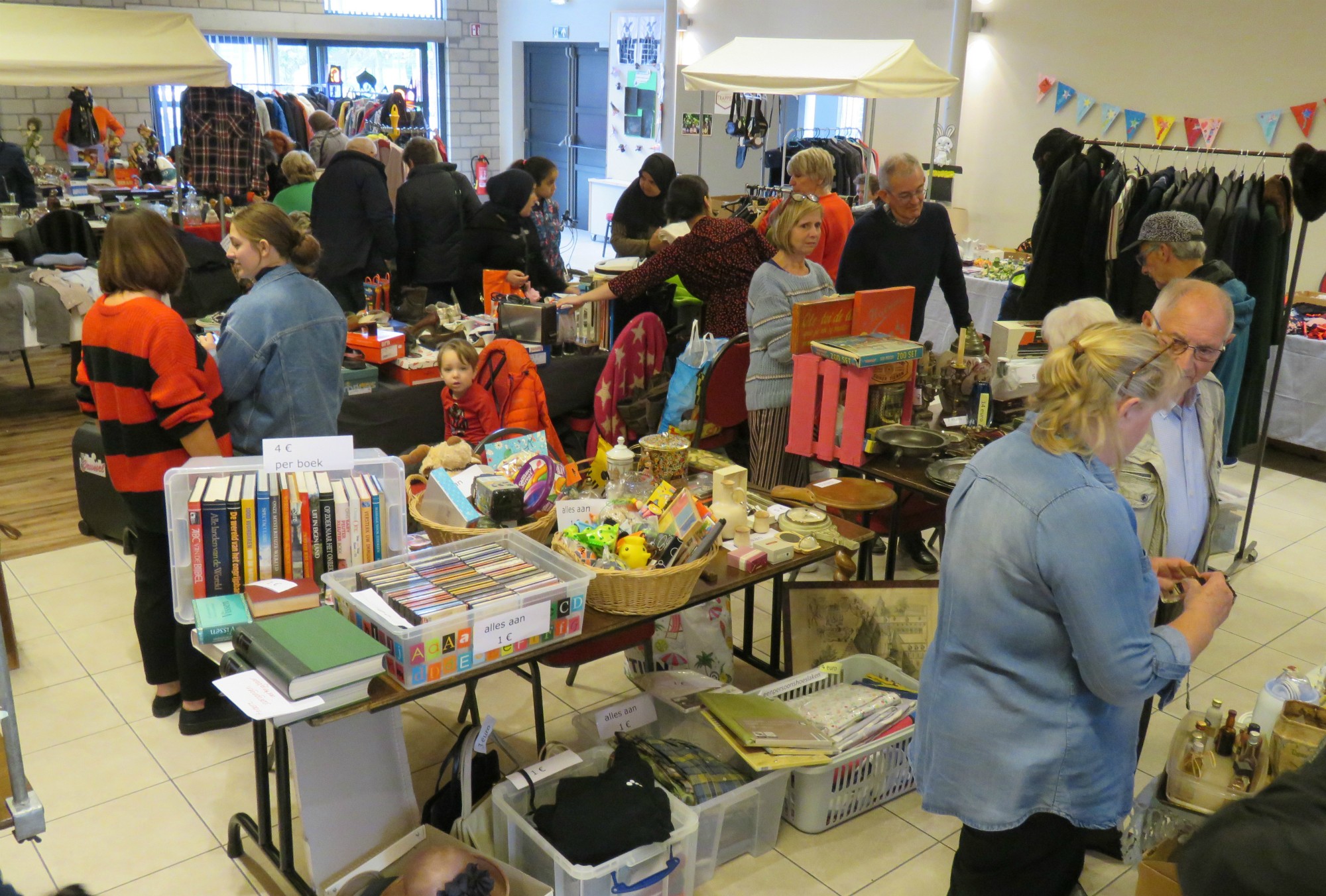 De rommelmarkt gaat ook in de namiddag door