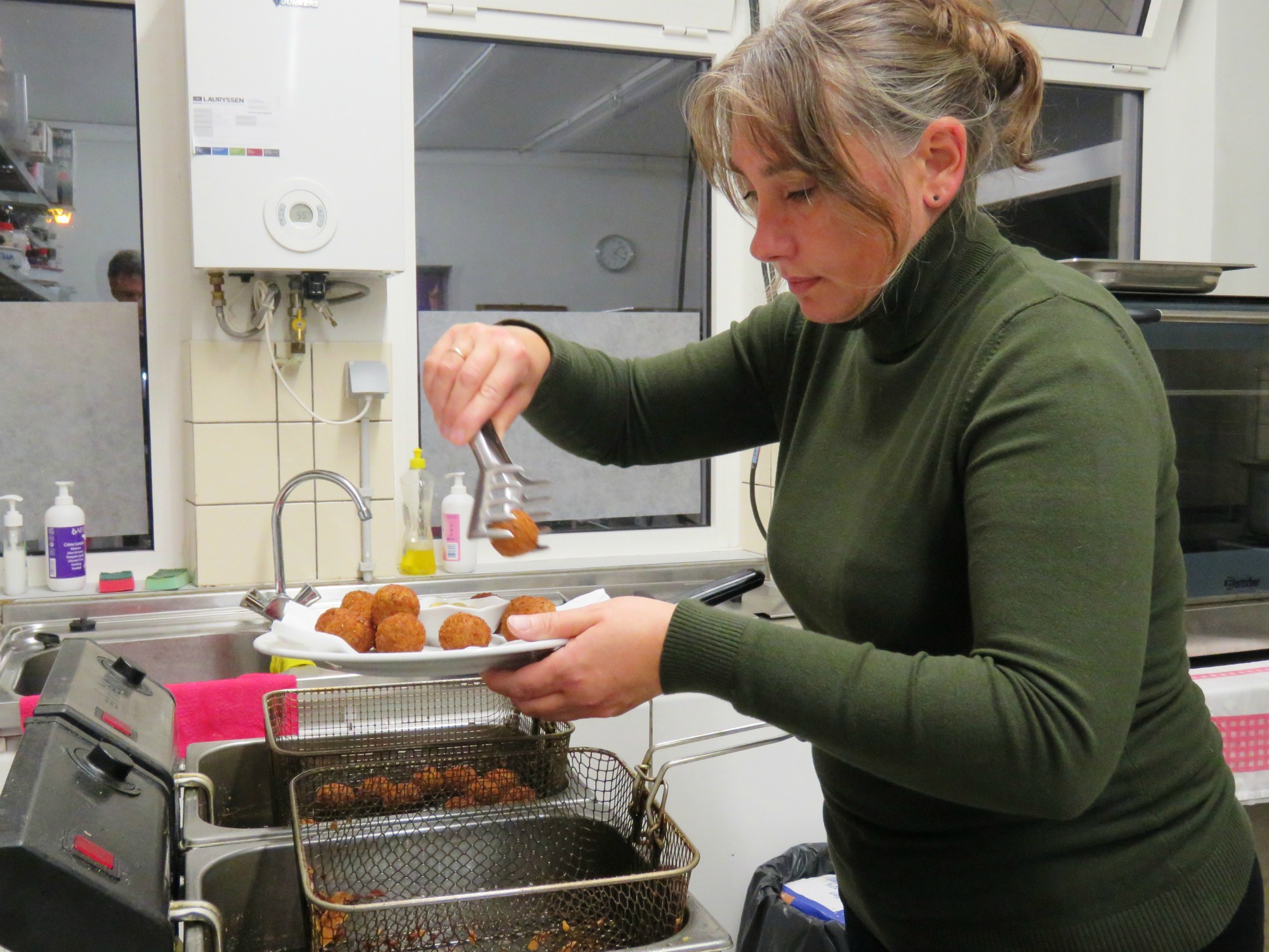 Lekkere warme hapjes klaargemaakt in de keuken