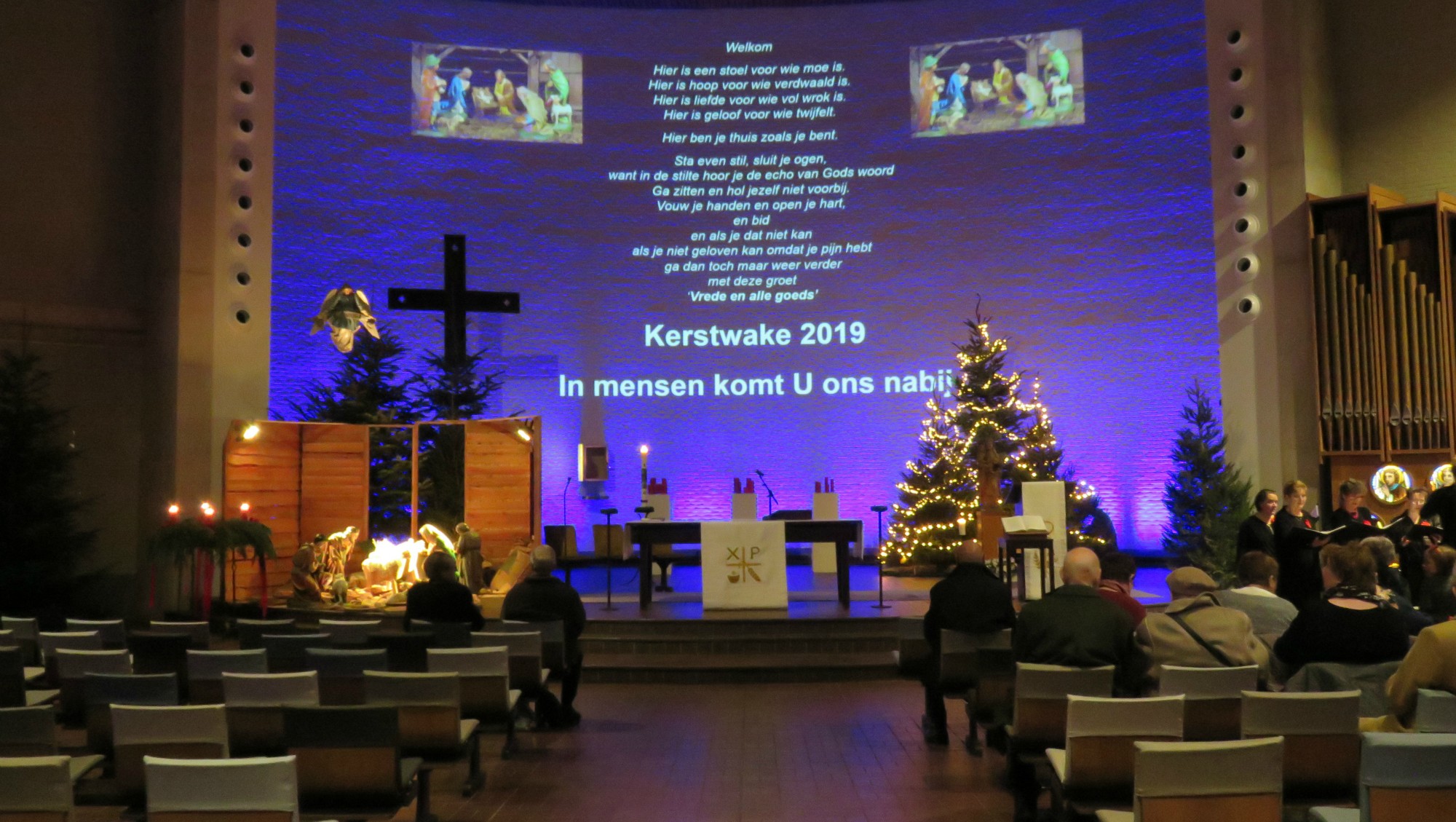 De kerk is heel gastvrij ingericht, het Sint-Annakoor repeteert nog eenmaal