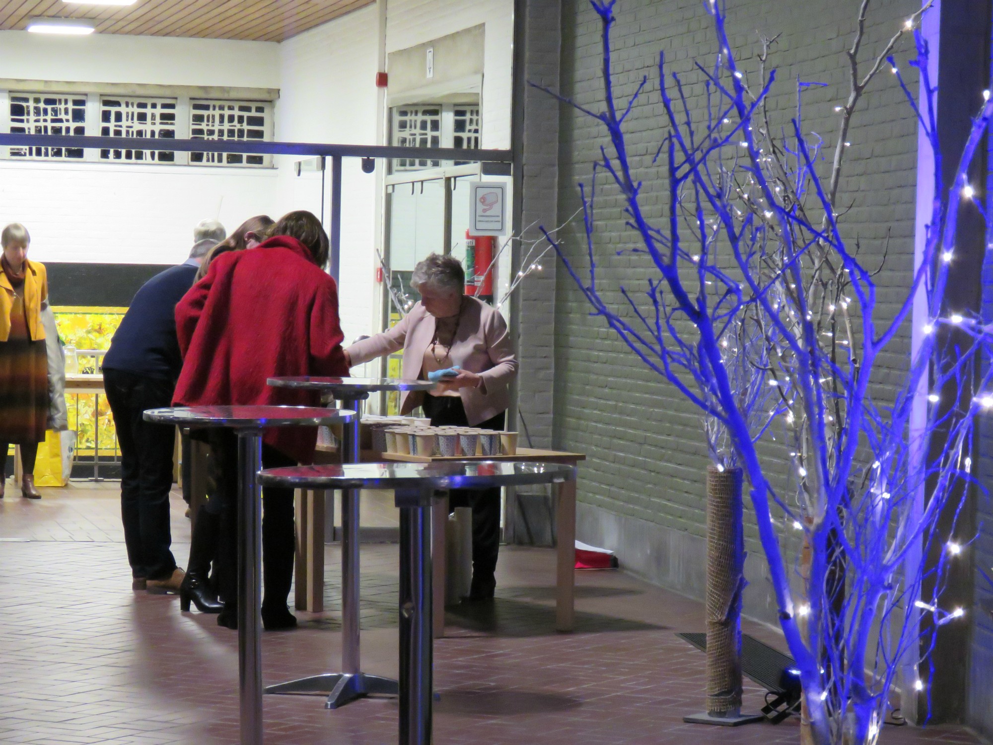 Alles wordt klaargemaakt voor de receptie na de viering