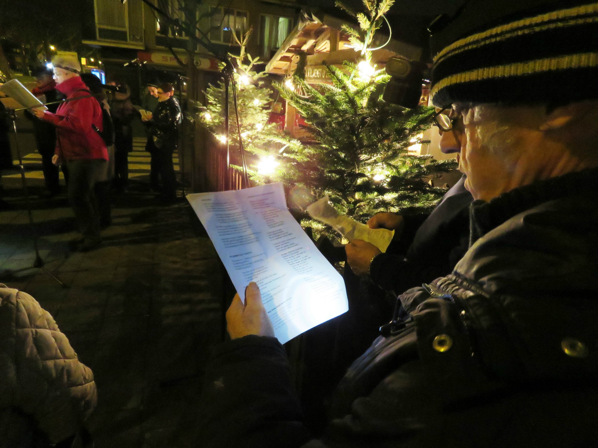 Ludo Rutten bij zijn kerststal