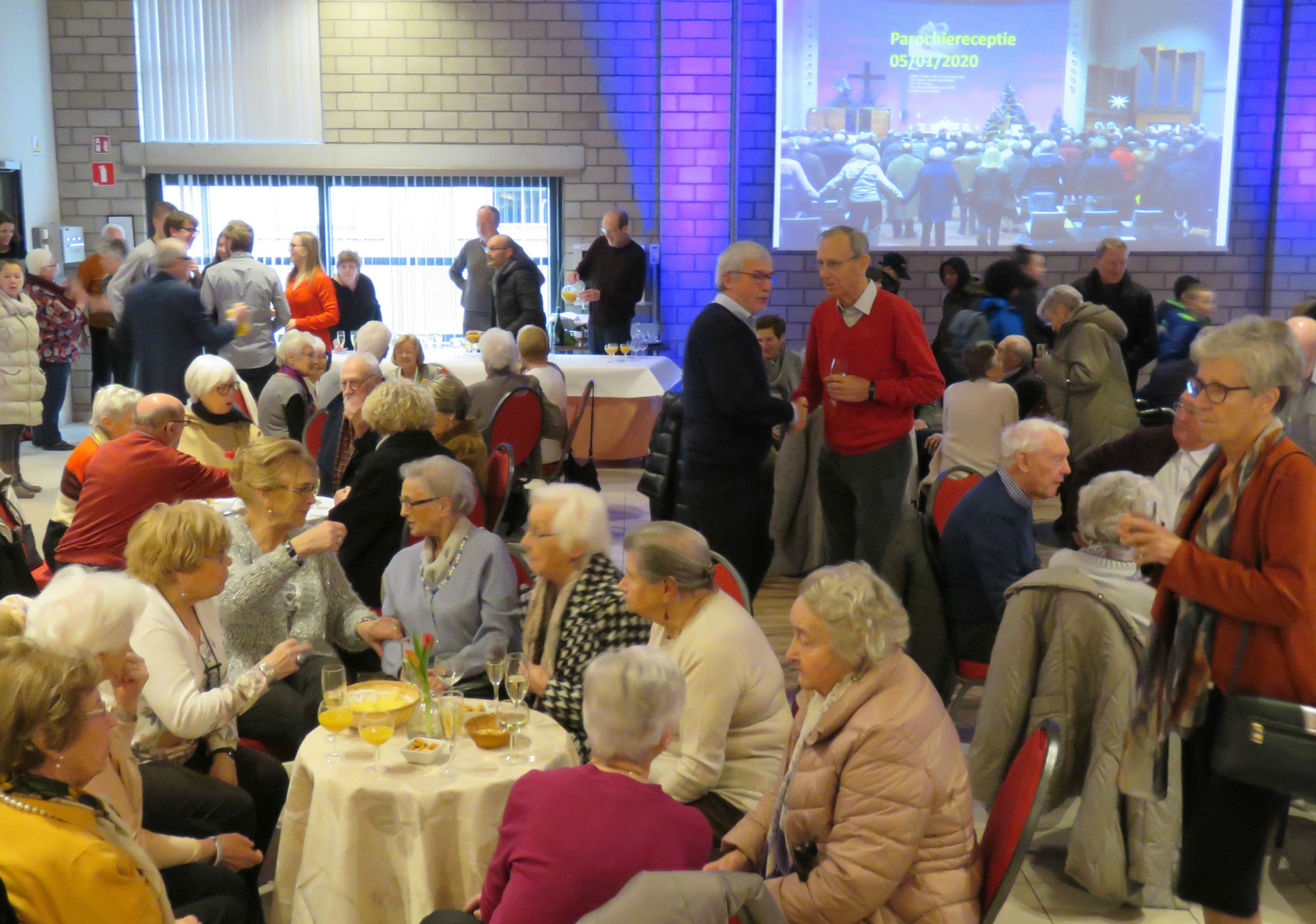 Heel veel volk op de nieuwjaarsreceptie van de Sint-Anna-ten-Drieënparochie