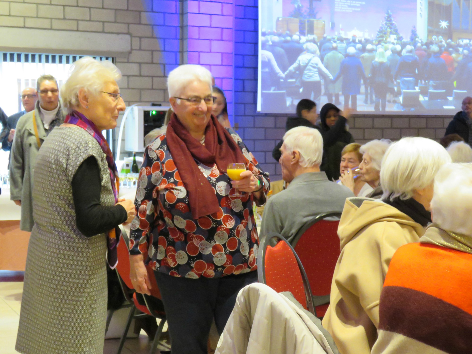 Heel veel volk op de nieuwjaarsreceptie van de Sint-Anna-ten-Drieënparochie