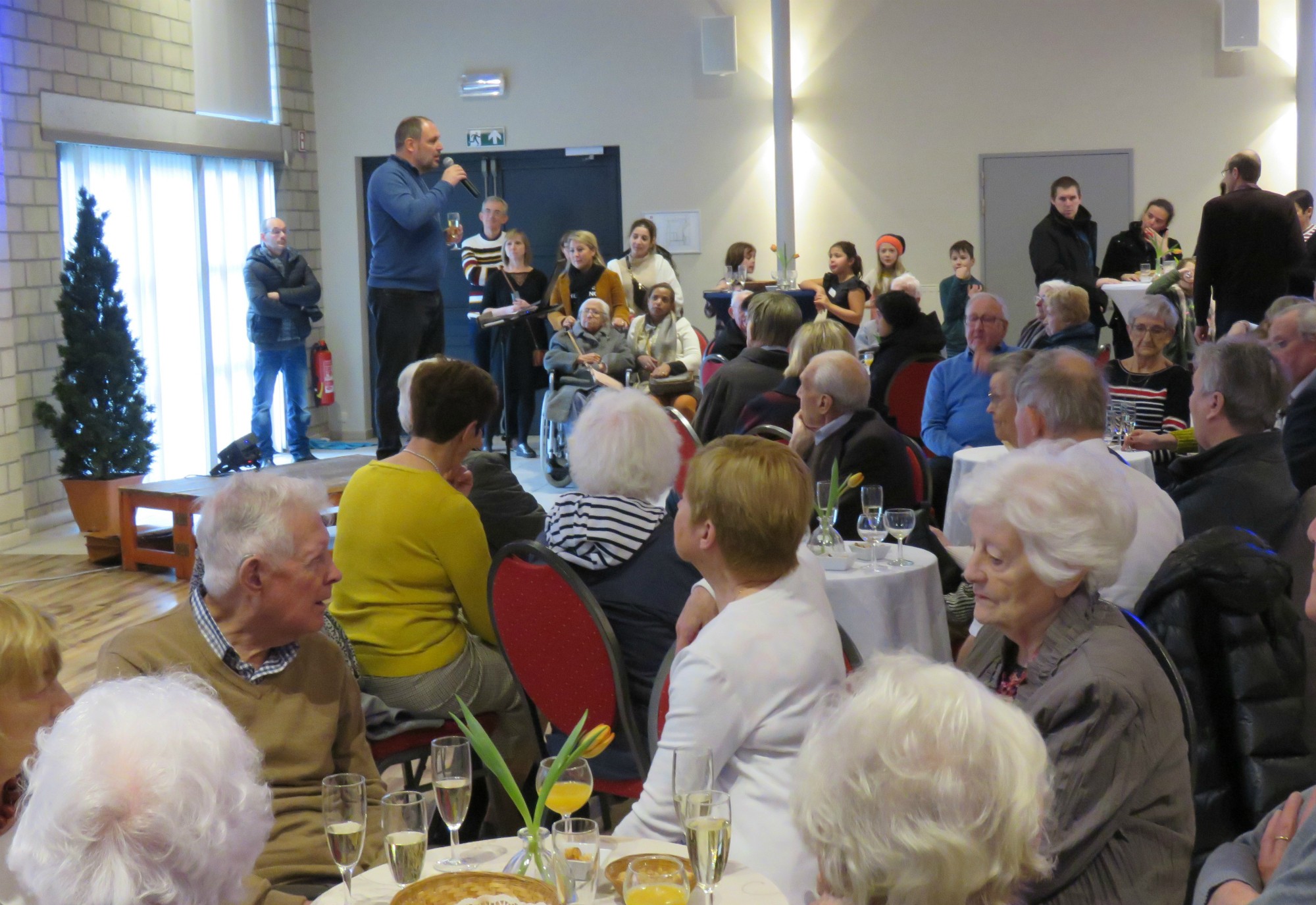 De nieuwjaarsreceptie bij een glaasje en een hapje