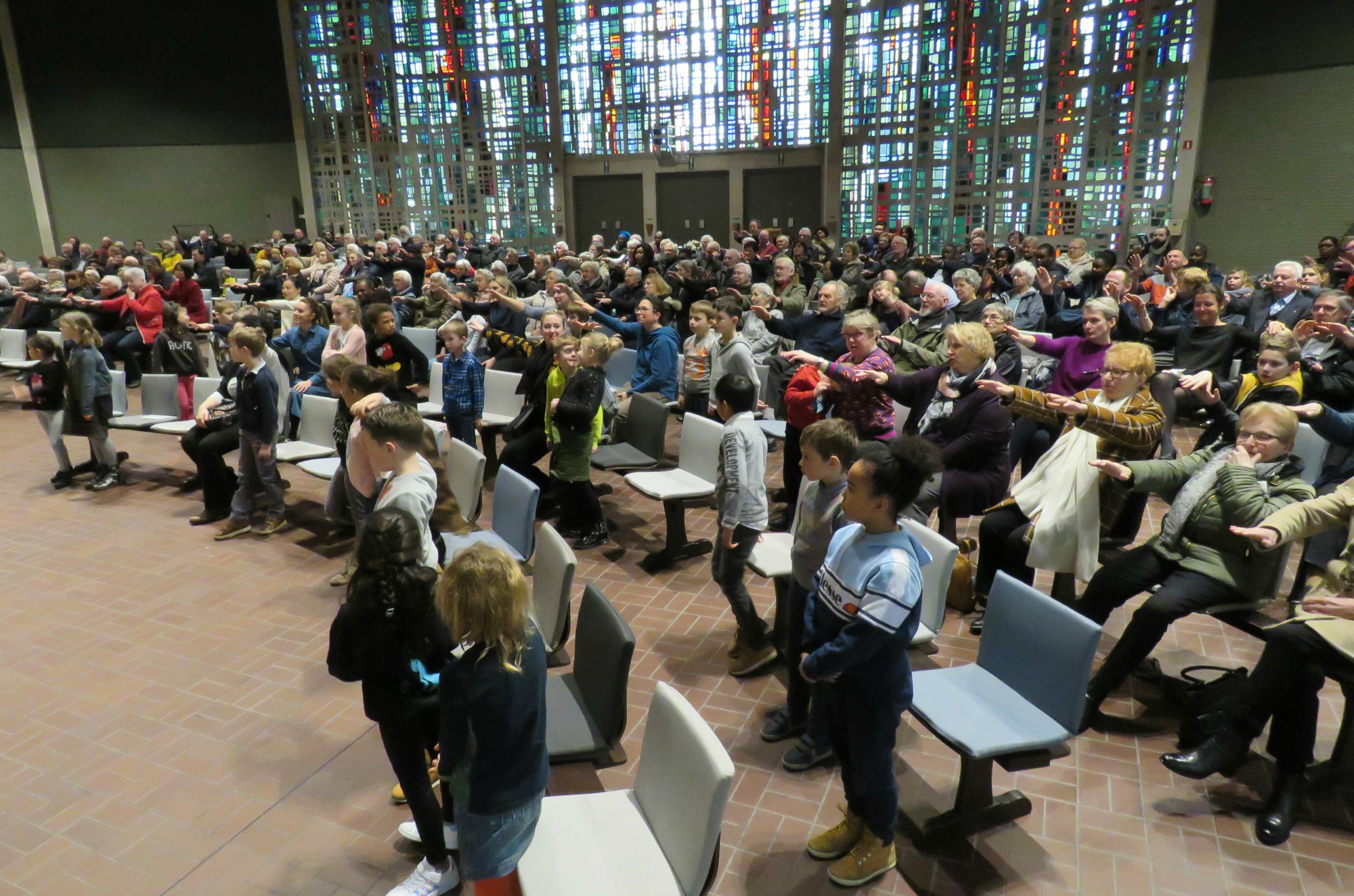 Zegening van de alle kinderen door de kerkgemeenschap