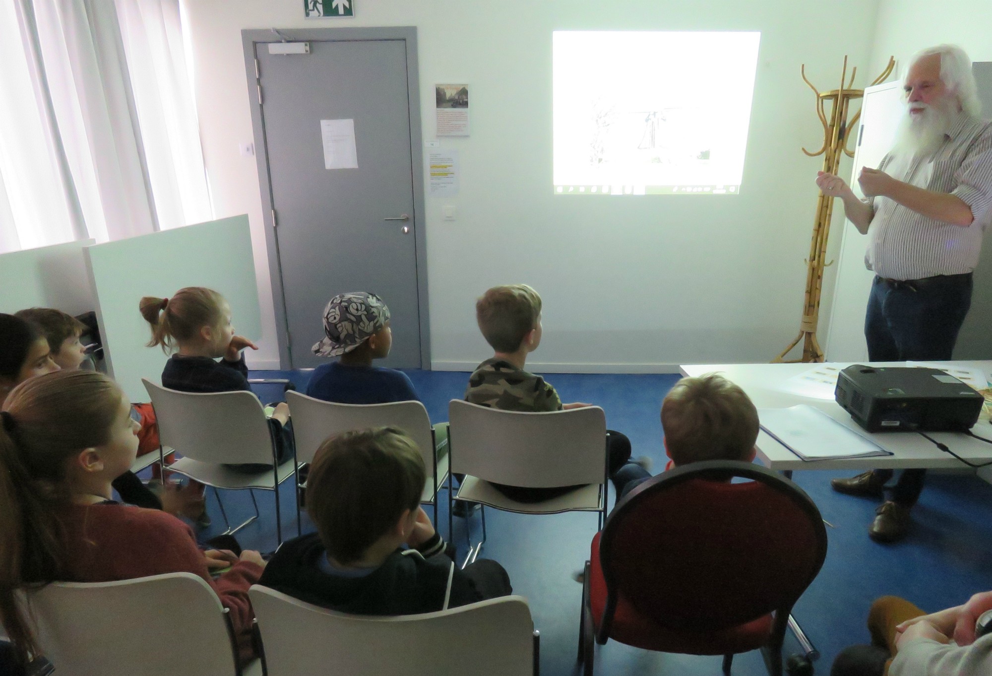 Ondertusen vertelt Lieven over het verhaal van het brood