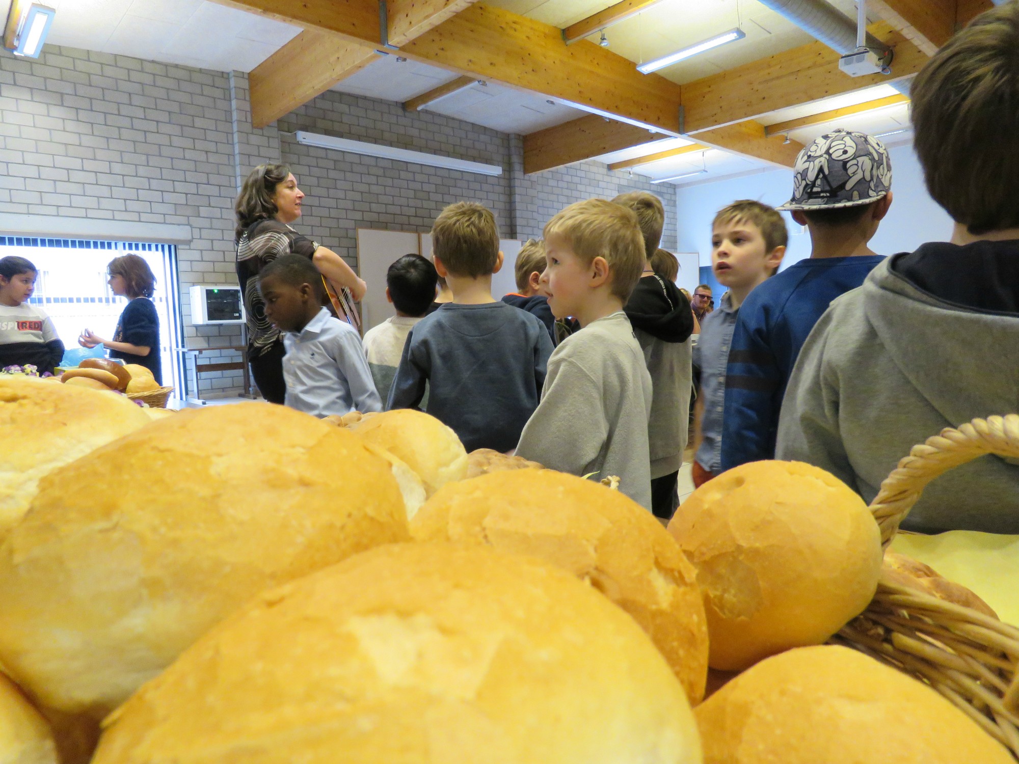 'Kom aan tafel' door de eerste communicanten