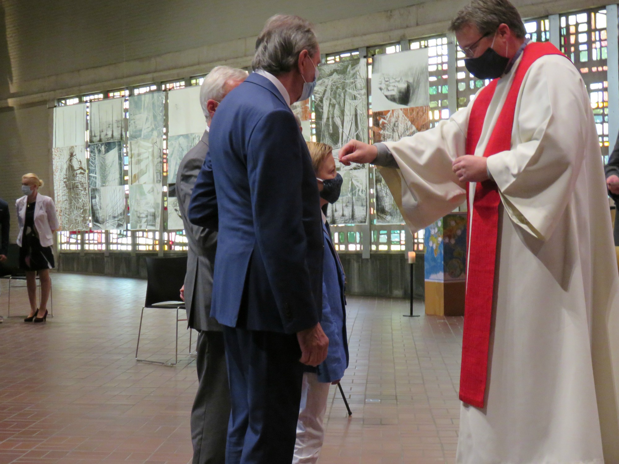 Vormselviering o.l.v. Bisschoppelijk vicaris Bart Paepen in de Sint-Anna-ten-Drieënkerk, Antwerpen Linkeroever