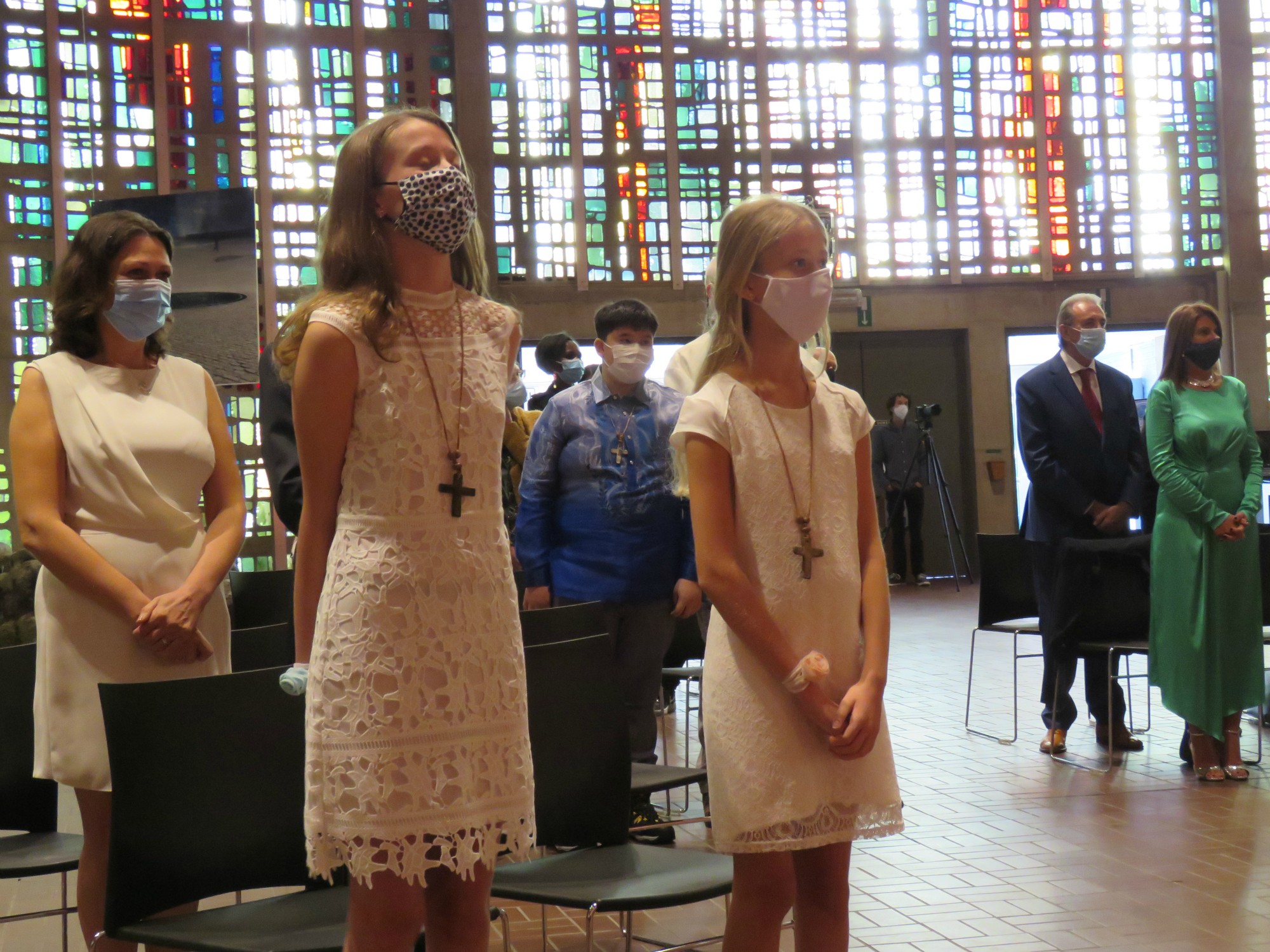 Vormselviering o.l.v. Bisschoppelijk vicaris Bart Paepen in de Sint-Anna-ten-Drieënkerk, Antwerpen Linkeroever