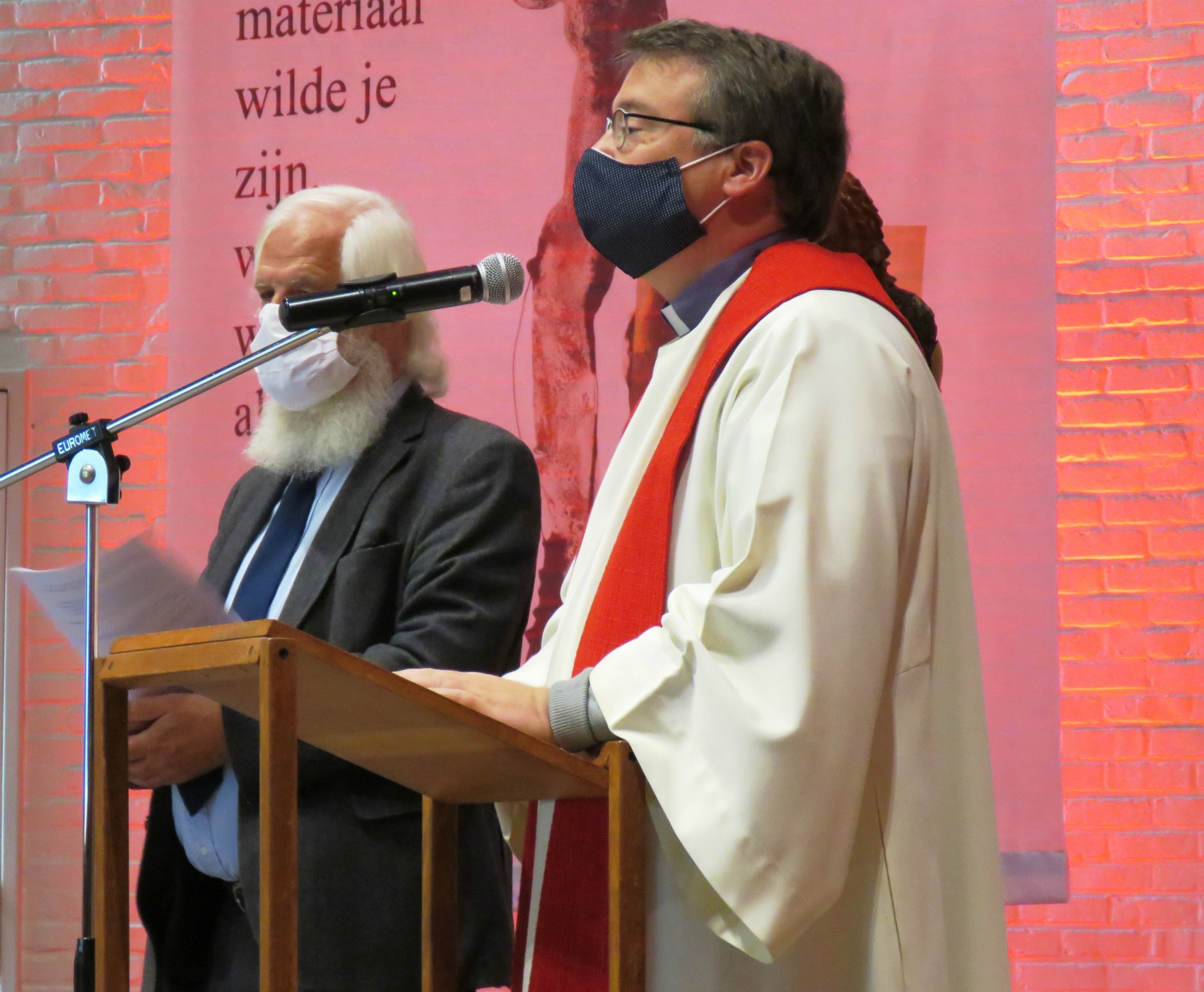 Vormselviering o.l.v. Bisschoppelijk vicaris Bart Paepen in de Sint-Anna-ten-Drieënkerk, Antwerpen Linkeroever