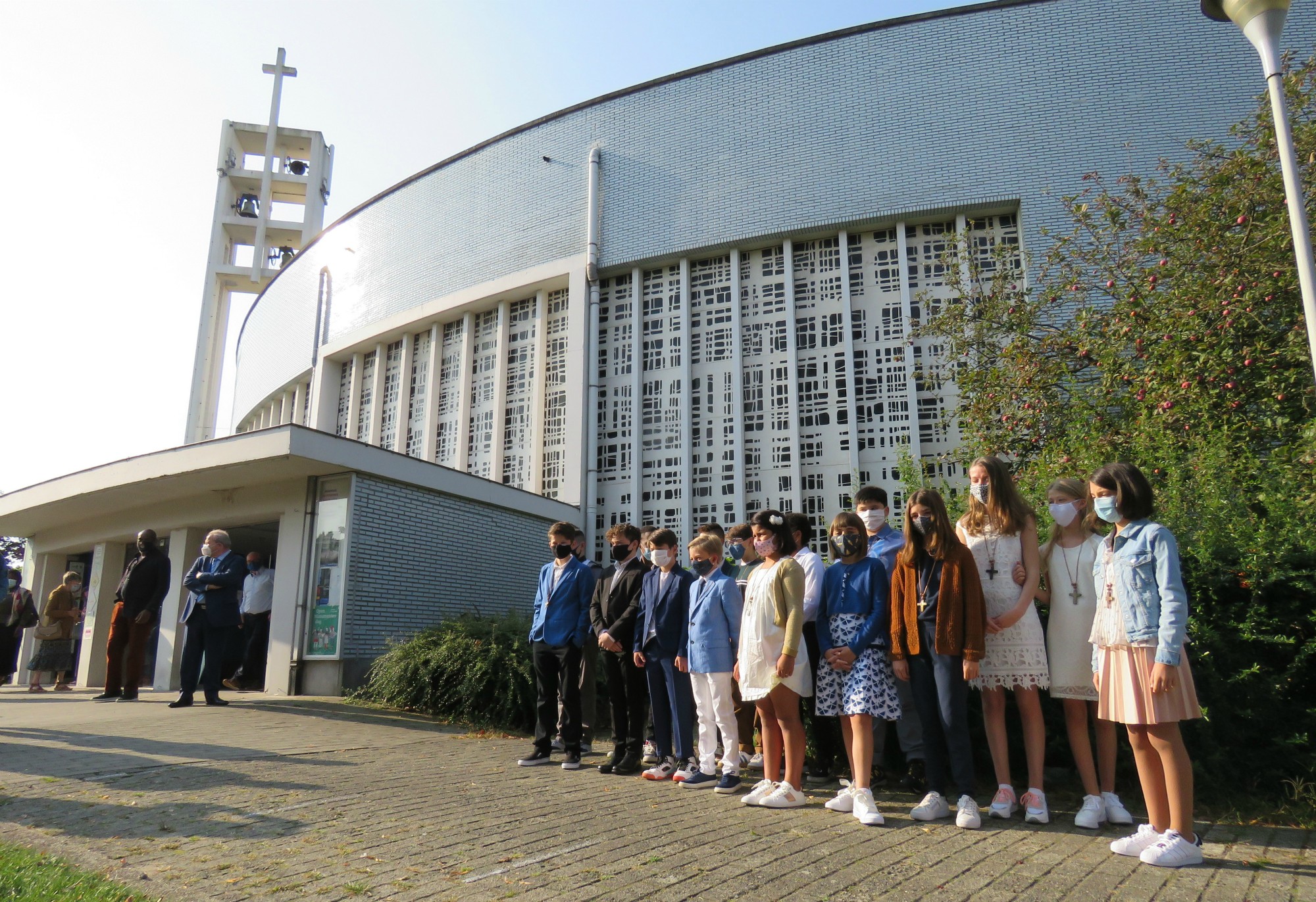 Vormselviering o.l.v. Bisschoppelijk vicaris Bart Paepen in de Sint-Anna-ten-Drieënkerk, Antwerpen Linkeroever