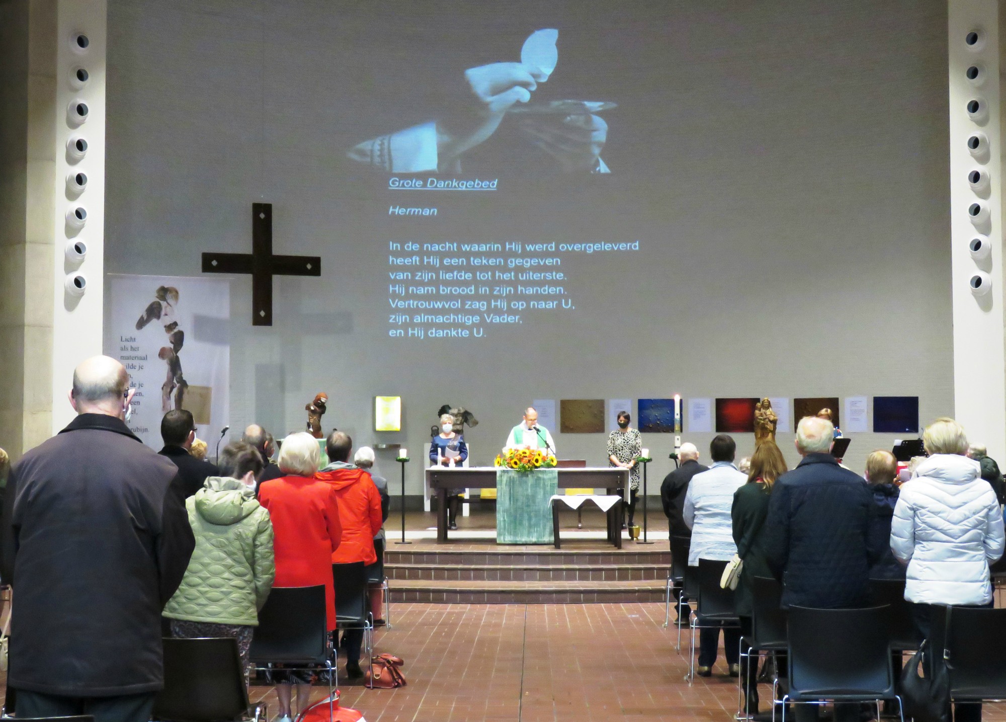 Afscheidsviering pastoor Herman Augustyns in de Sint-Anna-ten-Drieënkerk, Antwerpen Linkeroever