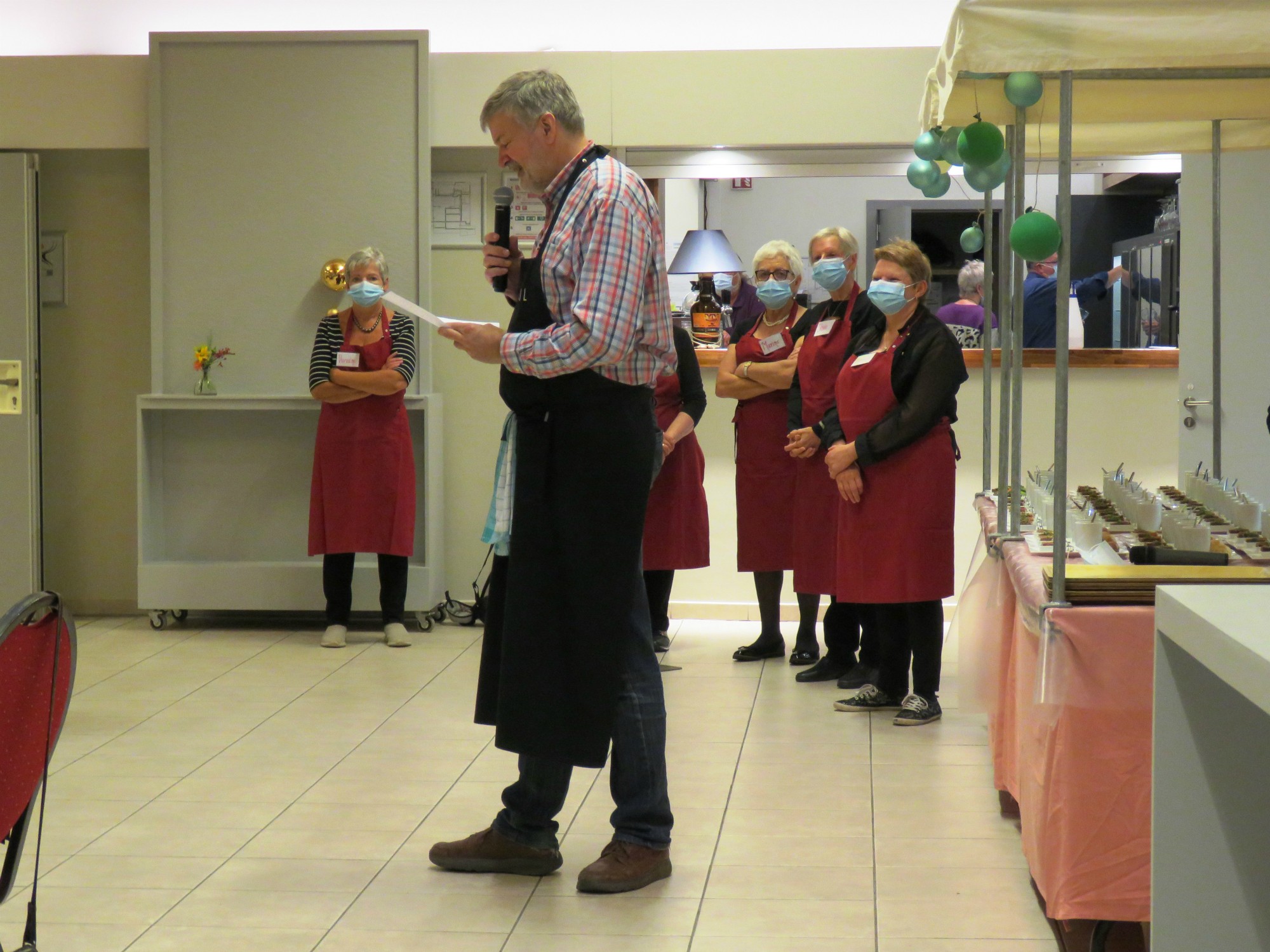 Chef Peter Kips stelt in geuren en kleuren het menu voor