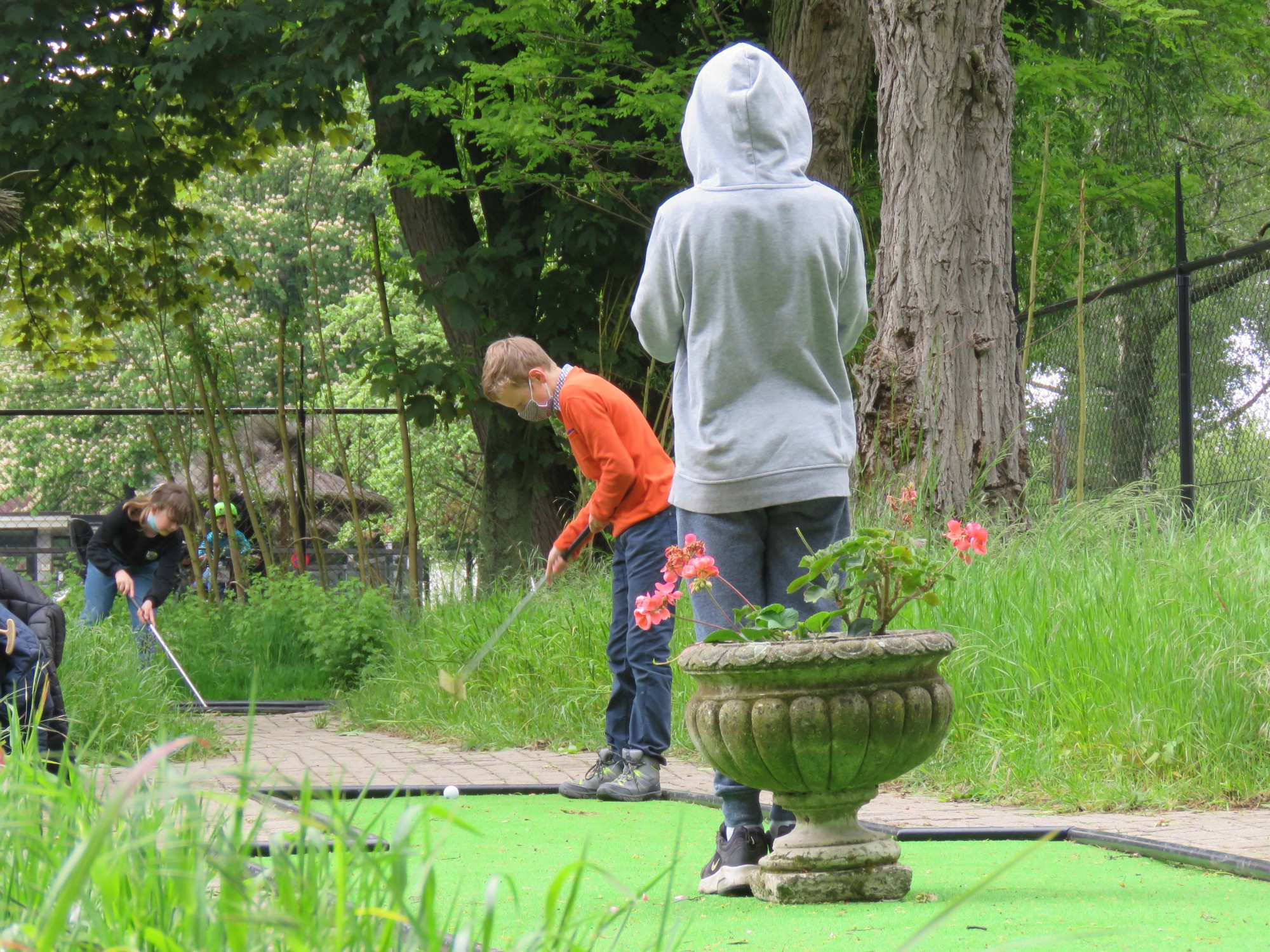 Eerste gezamenlijke activiteit vormelingen 2021 | Zoektocht en minigolf