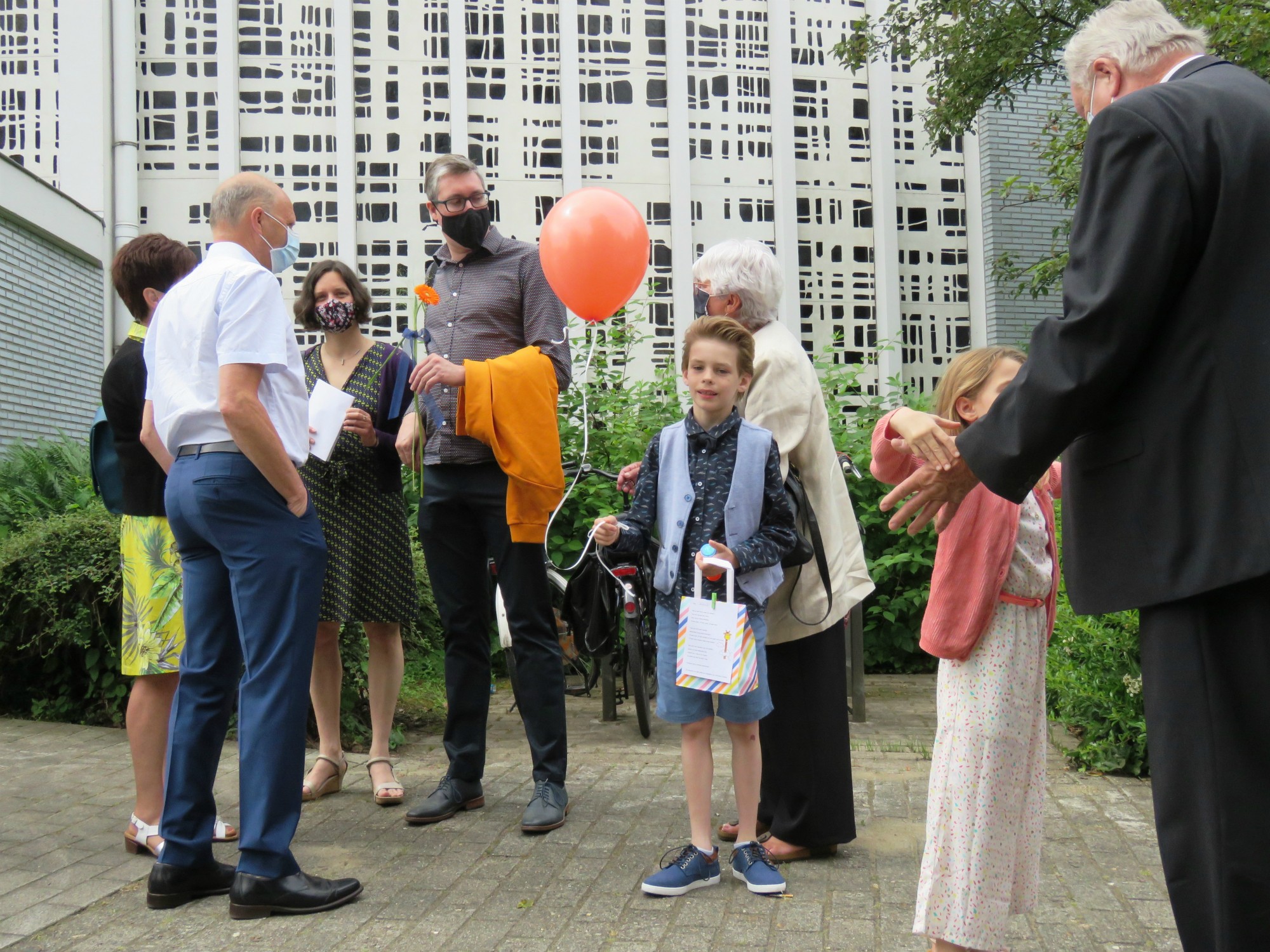 Eerste communie 2021 van de communicanten 2020 | Viering van 11.30 uur in de Sint-Anna-ten-Drieënkerk, Antwerpen Linkeroever