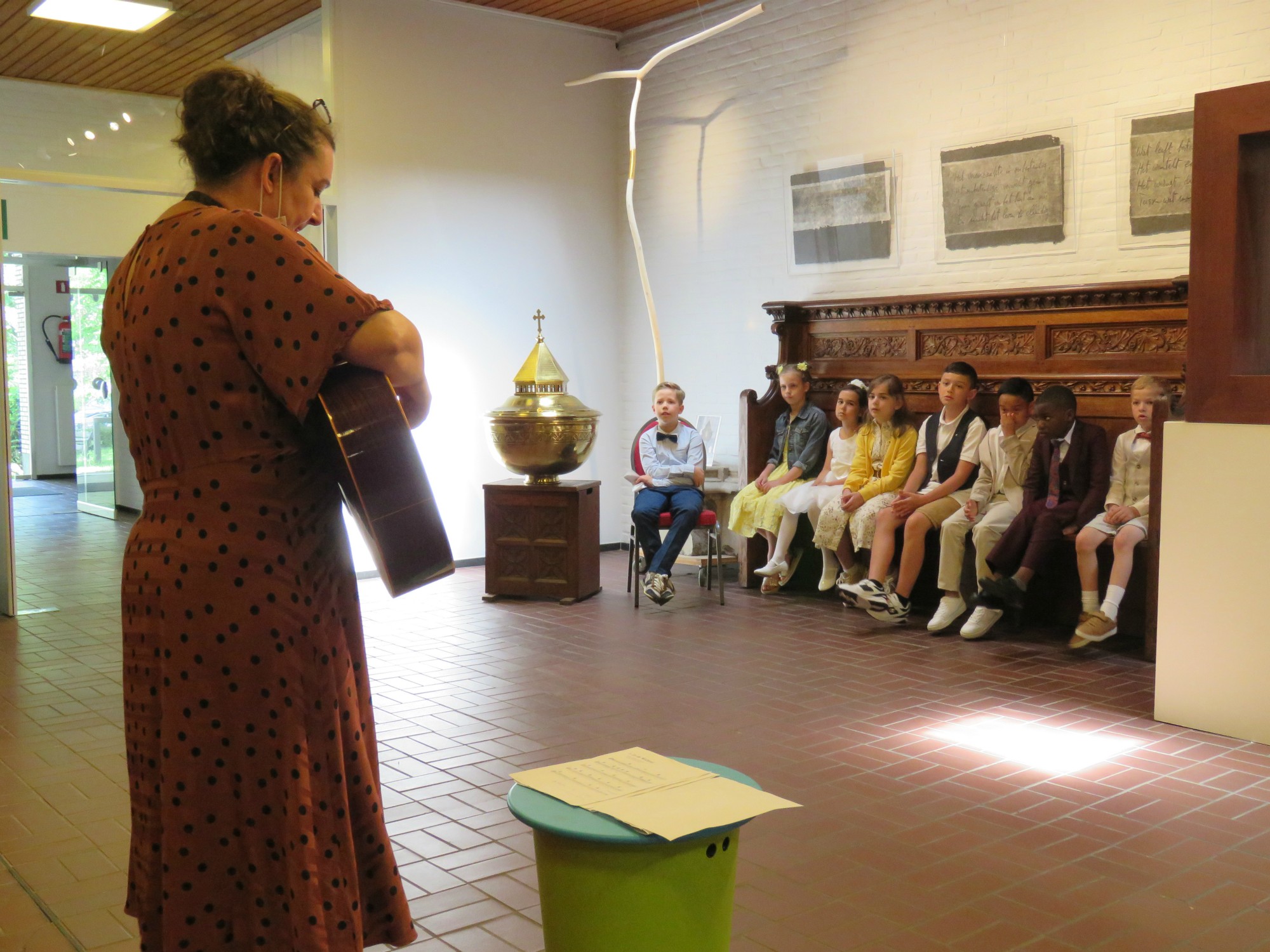 Inzingen in de weekkapel samen met jub Marianne