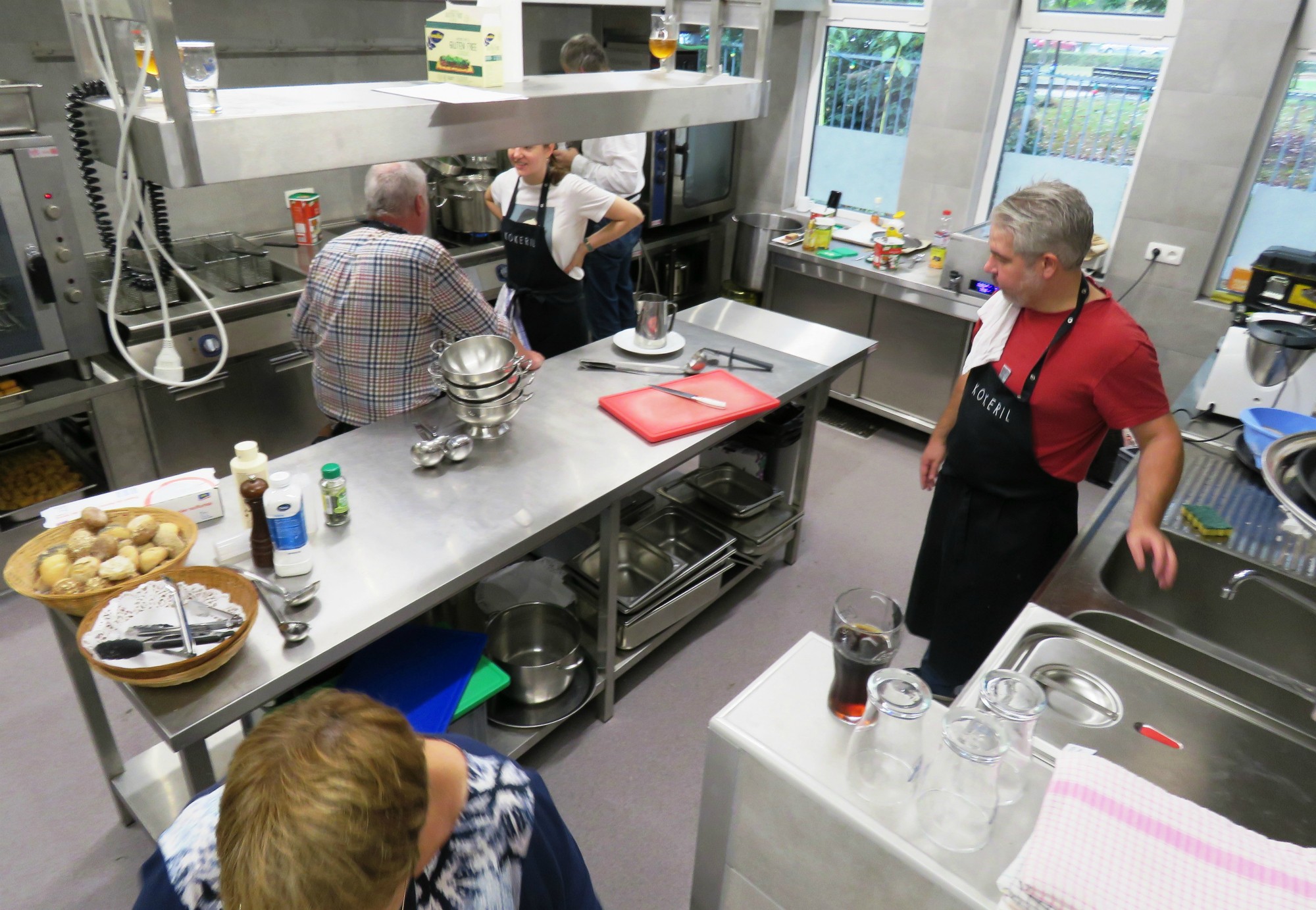 De nieuwe afwaskeuken in volle actie