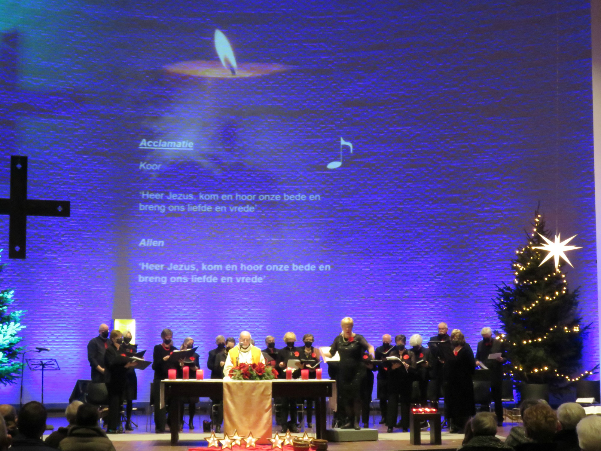 Viering kerstavond Sint-Anna-ten-Drieënparochie, Antwerpen LinkeroeverViering kerstavond Sint-Anna-ten-Drieënparochie, Antwerpen Linkeroever