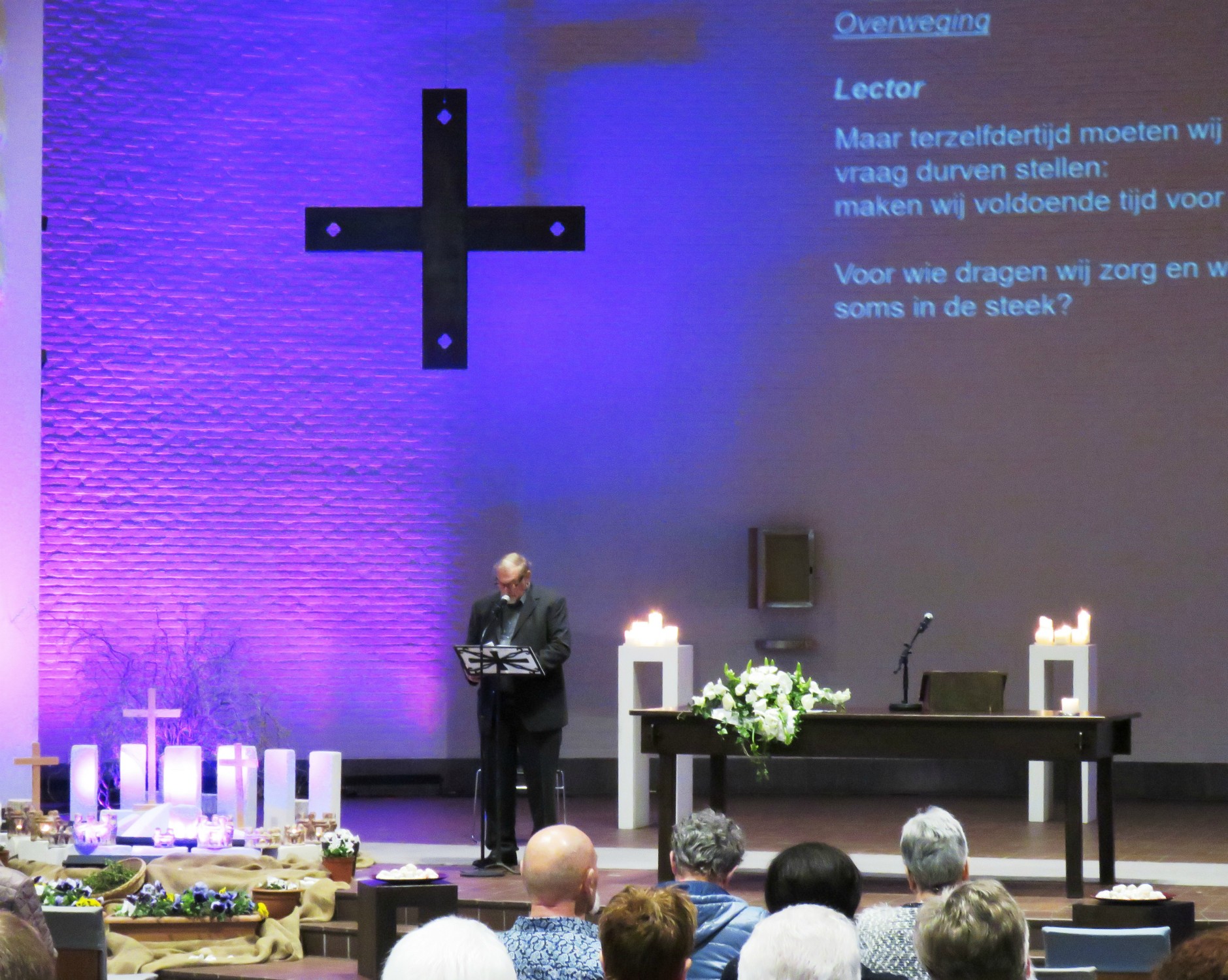 Viering Goede Vrijdag - Sint-Anna-ten-Drieënkerk, Antwerpen Linkeroever