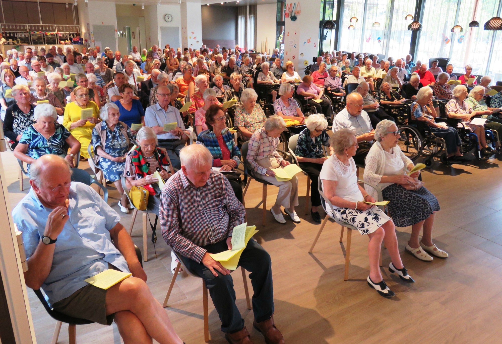 Openluchtviering - Moederdag - WZC Hof ter Schelde - Voorganger Paul Scheelen