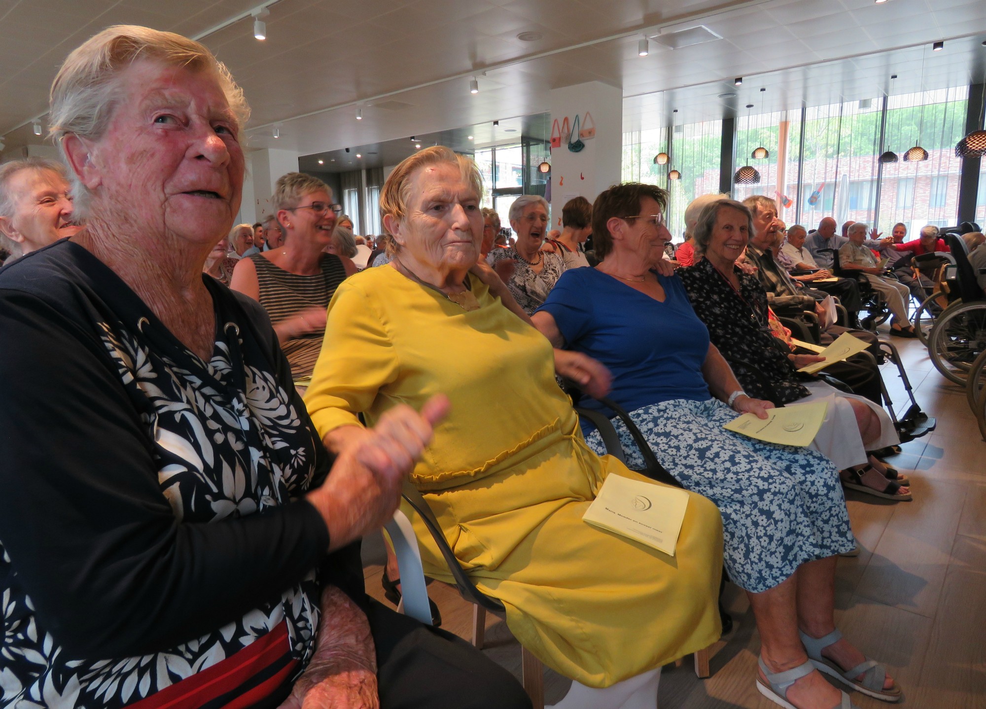 Openluchtviering - Moederdag - WZC Hof ter Schelde - Voorganger Paul Scheelen