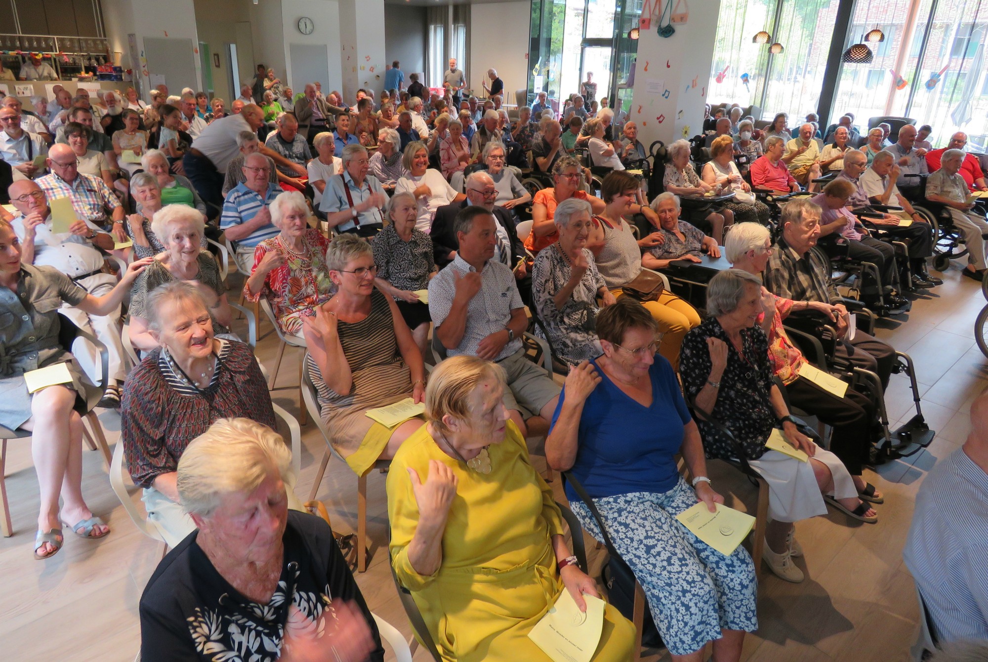 Openluchtviering - Moederdag - WZC Hof ter Schelde - Voorganger Paul Scheelen