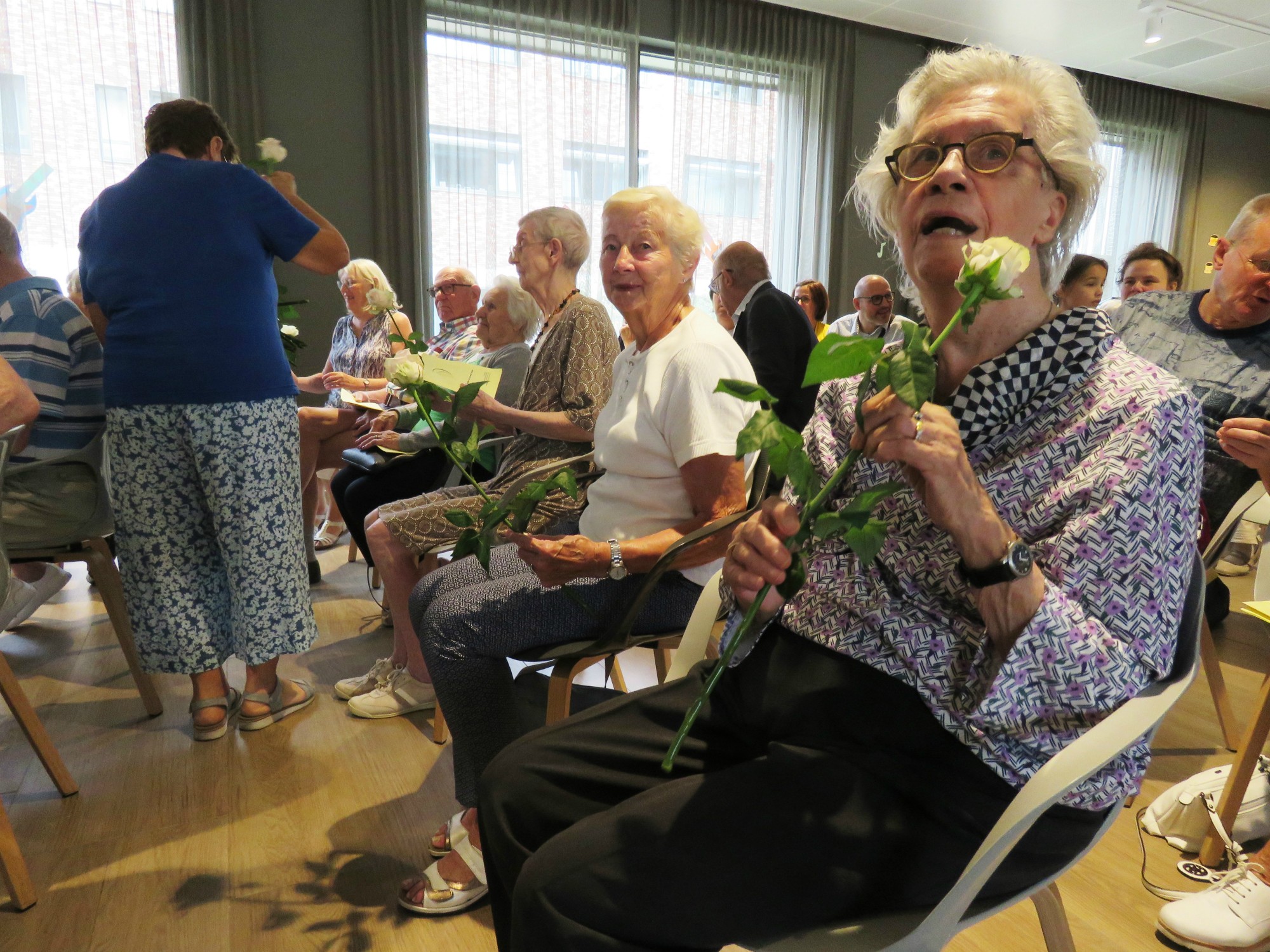 Alle moeders werden met een roos bedacht