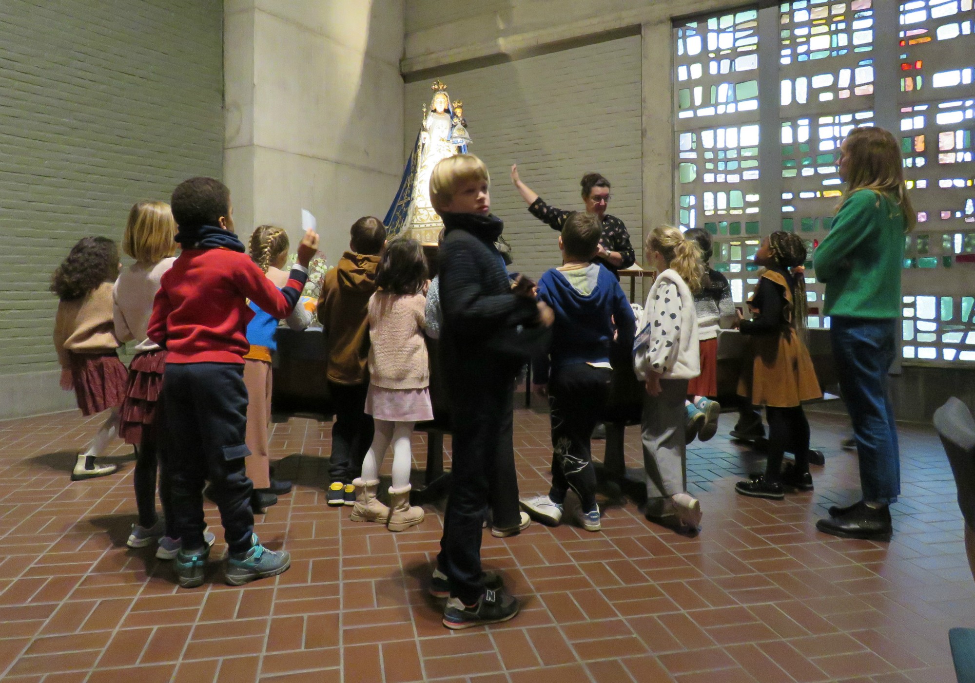 Catechesemoment 2 - Bezoek aan de kerk - Eerste communicanten 2023 - Sint-Anna-ten-Drieënkerk, Antwerpen Linkeroever