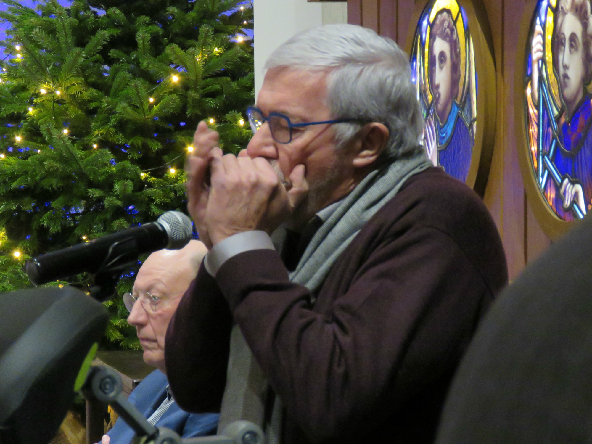 Stille Nacht met Jan Van Noten op mondharmonica en Joannes Thuy aan het orgel