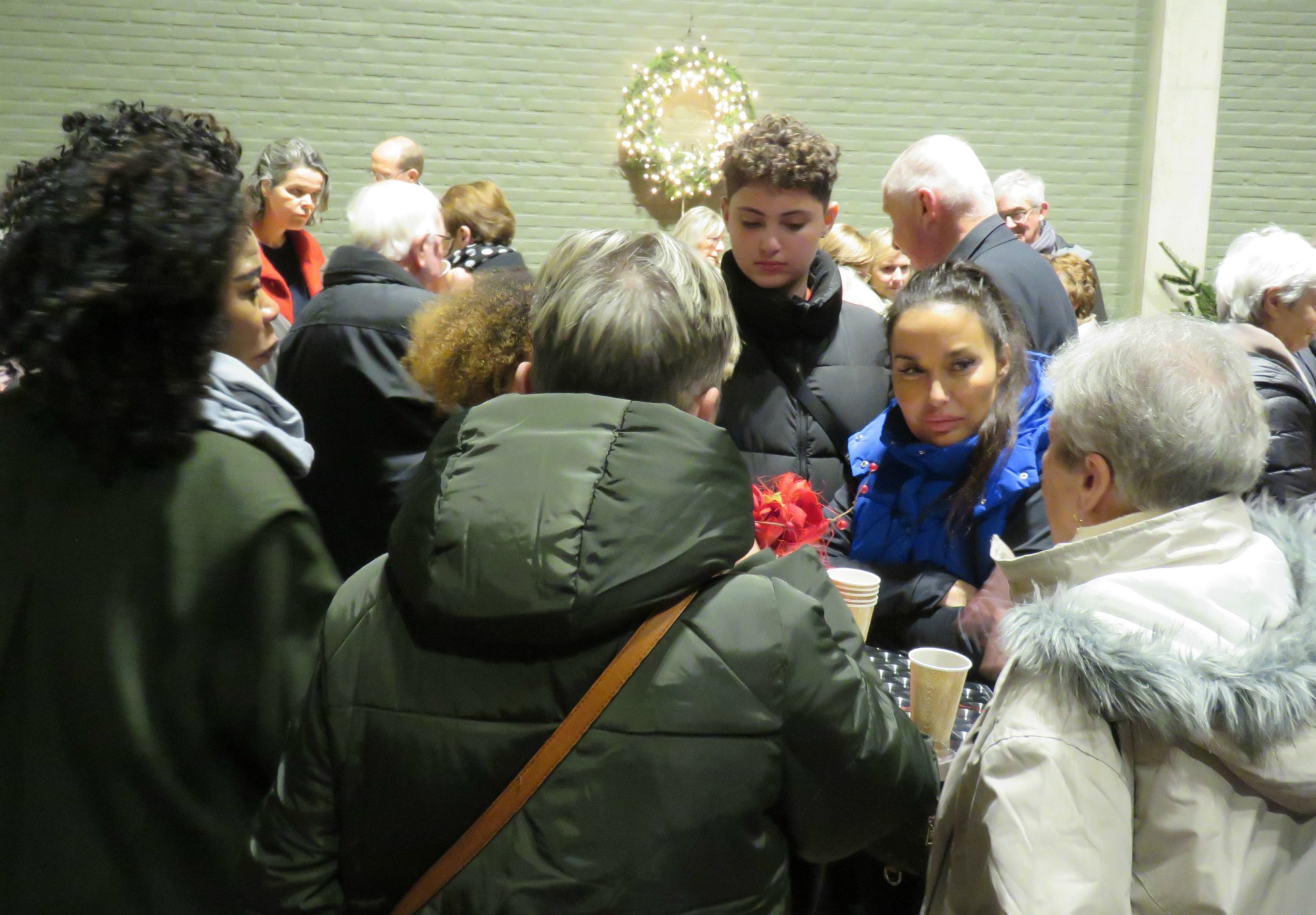 Receptie met gluywein met kerstwensen uit te delen