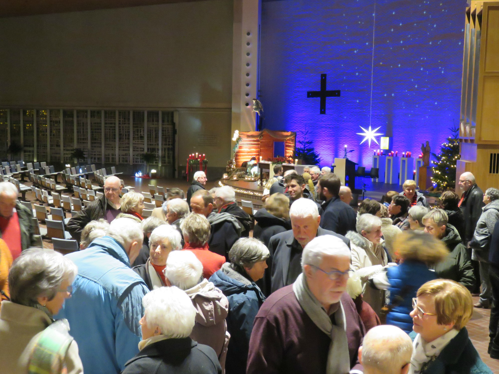 Receptie met gluywein met kerstwensen uit te delen