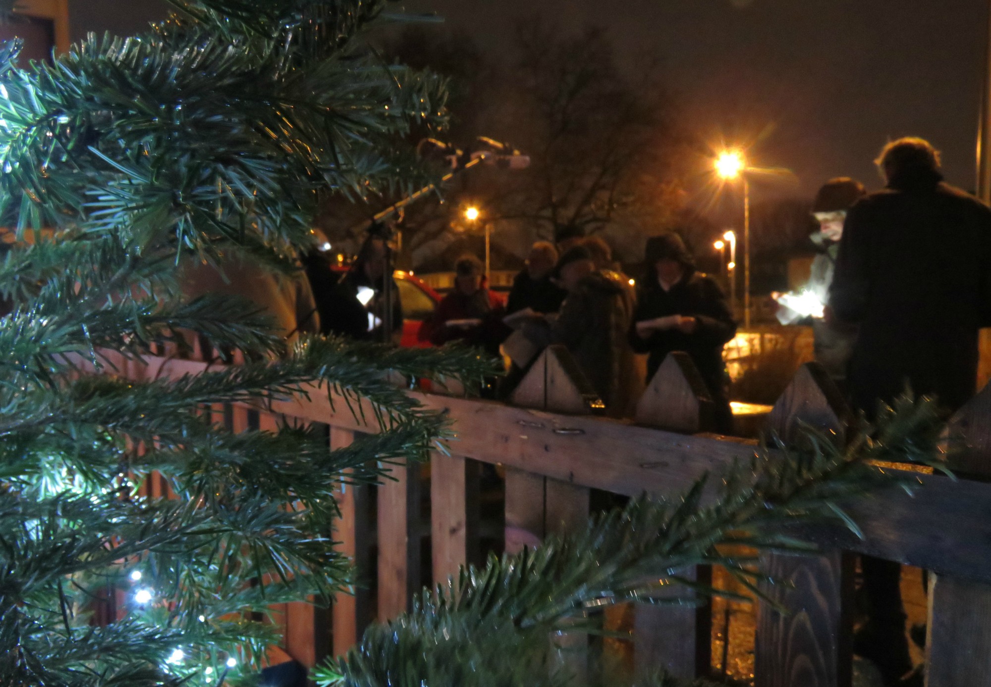 Kerststalzingen aan de KWB kerststal van de Melis Stokelaan, Antwerpen Linkeroever