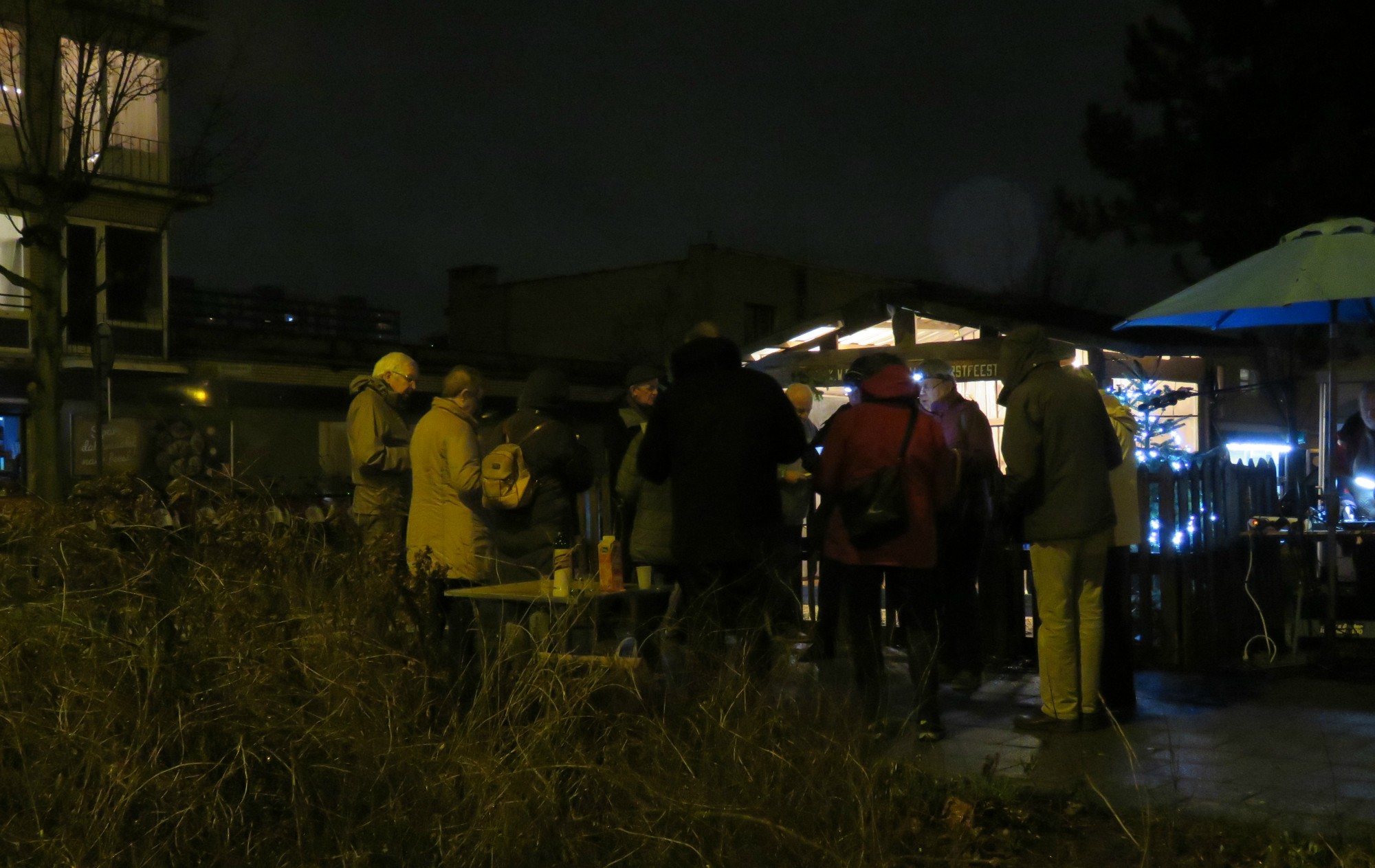 Kerststalzingen aan de KWB kerststal aan de Melis Stokelaan, Antwerpen Linkeroever