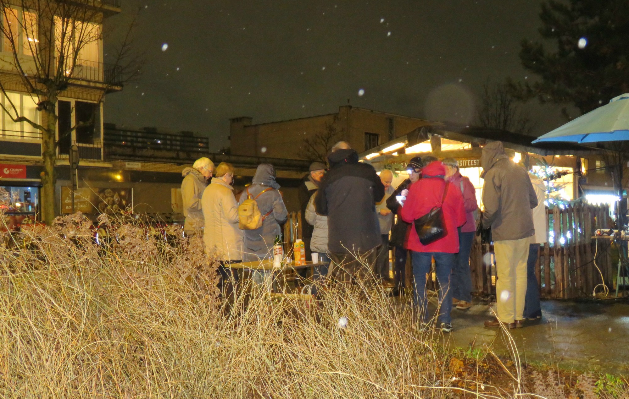 Kerststalzingen aan de KWB kerststal aan de Melis Stokelaan, Antwerpen Linkeroever