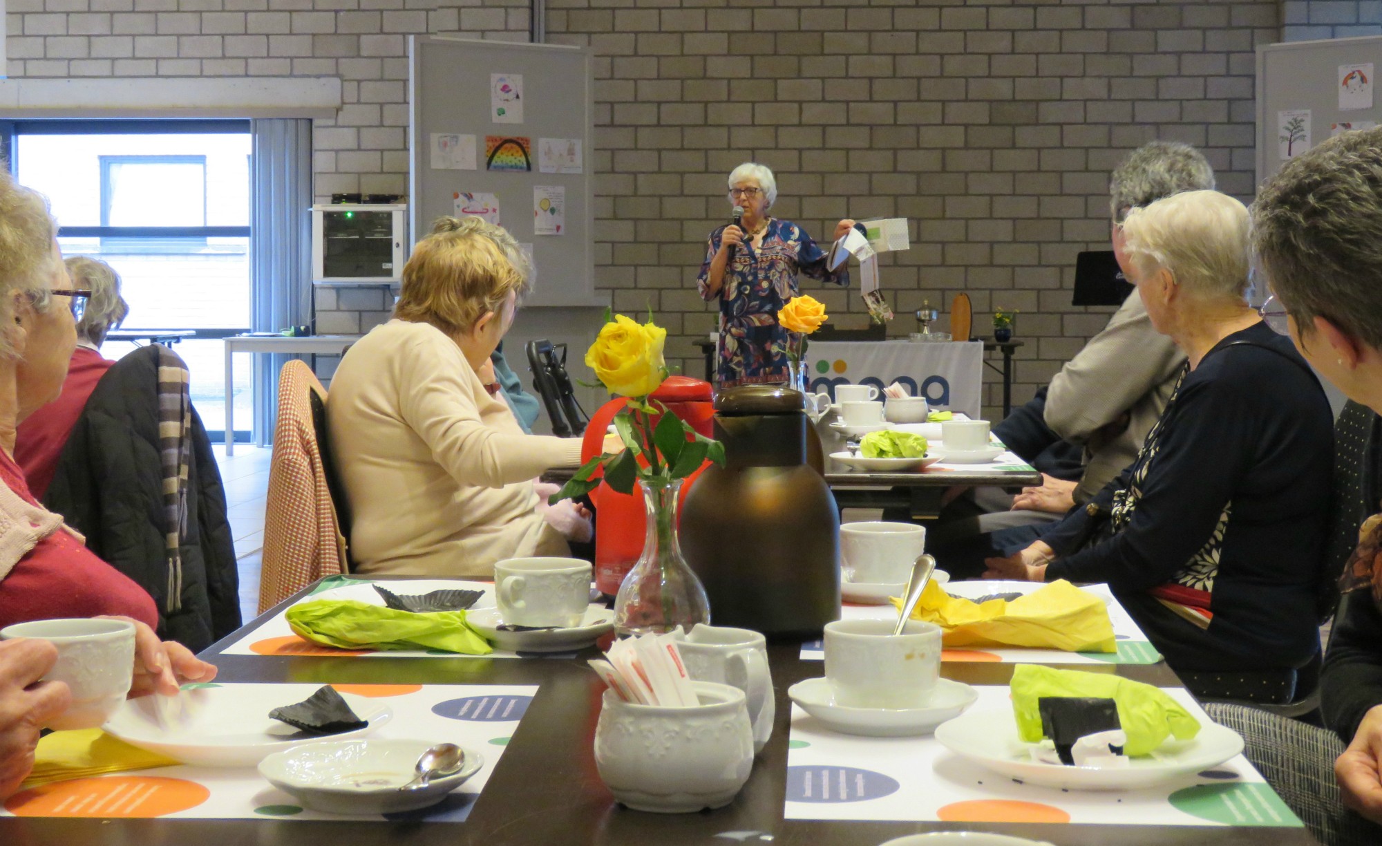 Marina De Graeve, voorzitter van Samana Linkeroever, verkoopt ook nog lotjes