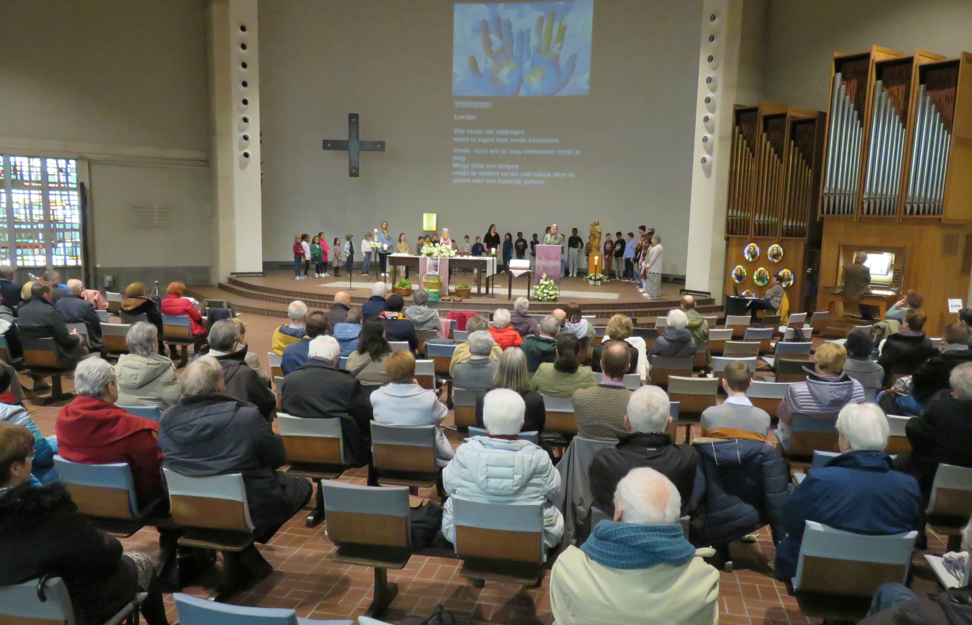 Catechesemoment 6 - Eerste communicanten 2023 - Wegwijzerviering - Palmzondag - Sint-Anna-ten-Drieënparochie, Antwerpen Linkeroever