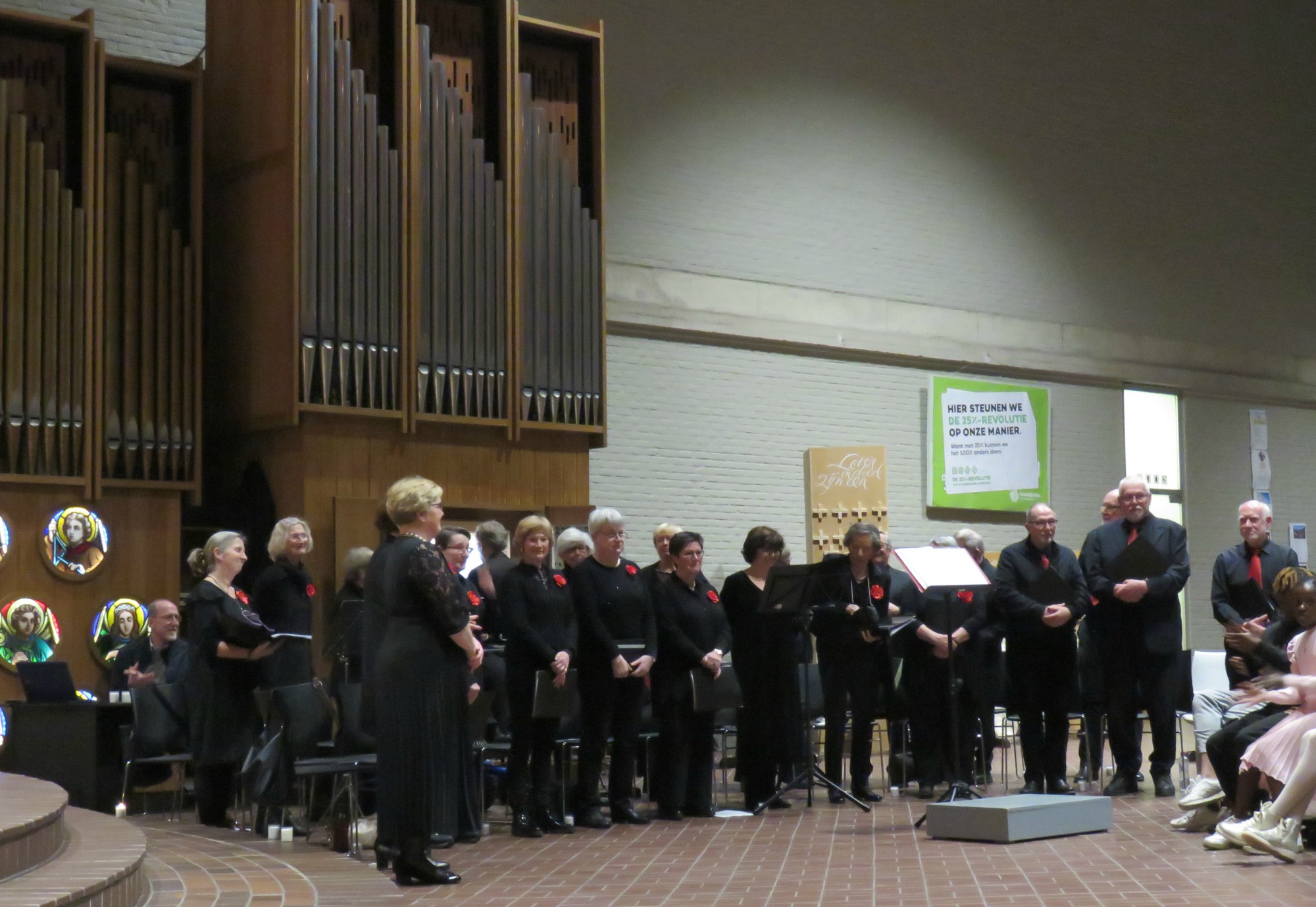 Paaswake | Slotlied door het Sint-Annakoor, o.l.v. Myriam Baert, Joannes Thuy aan het orgel