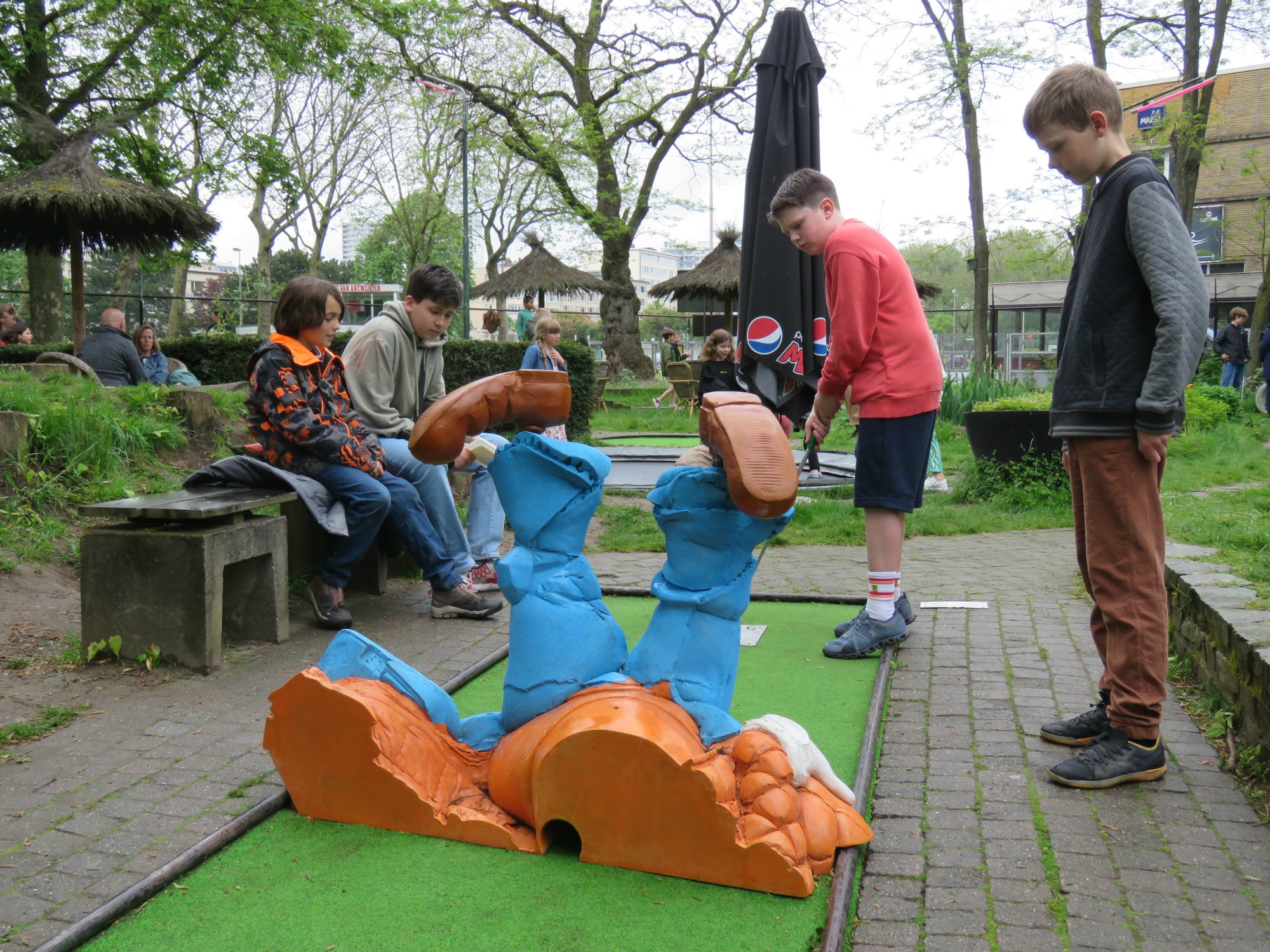 Afsluitdag - Minigolf met een hapje en een drankje