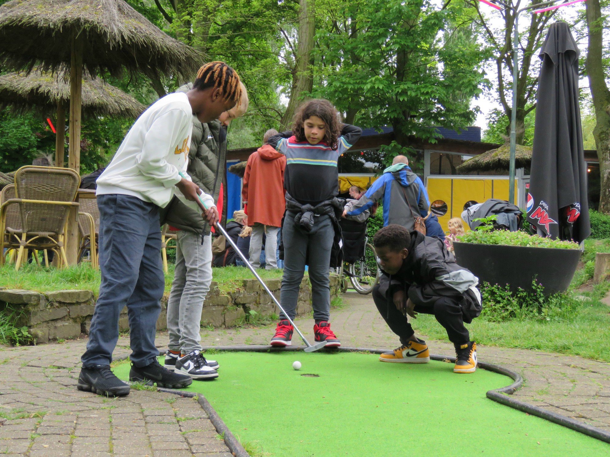 Afsluitdag - Minigolf met een hapje en een drankje