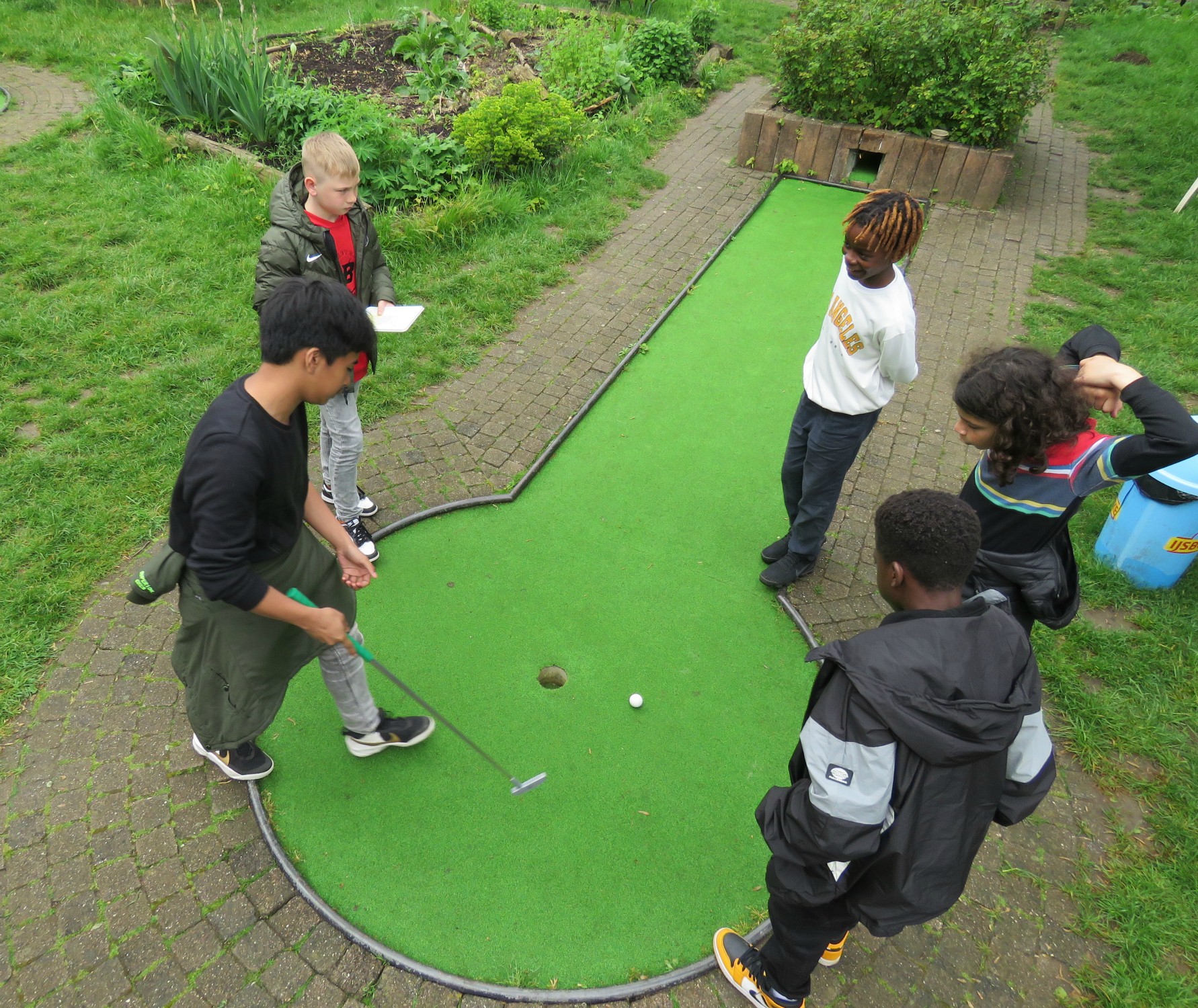 Afsluitdag - Minigolf met een hapje en een drankje