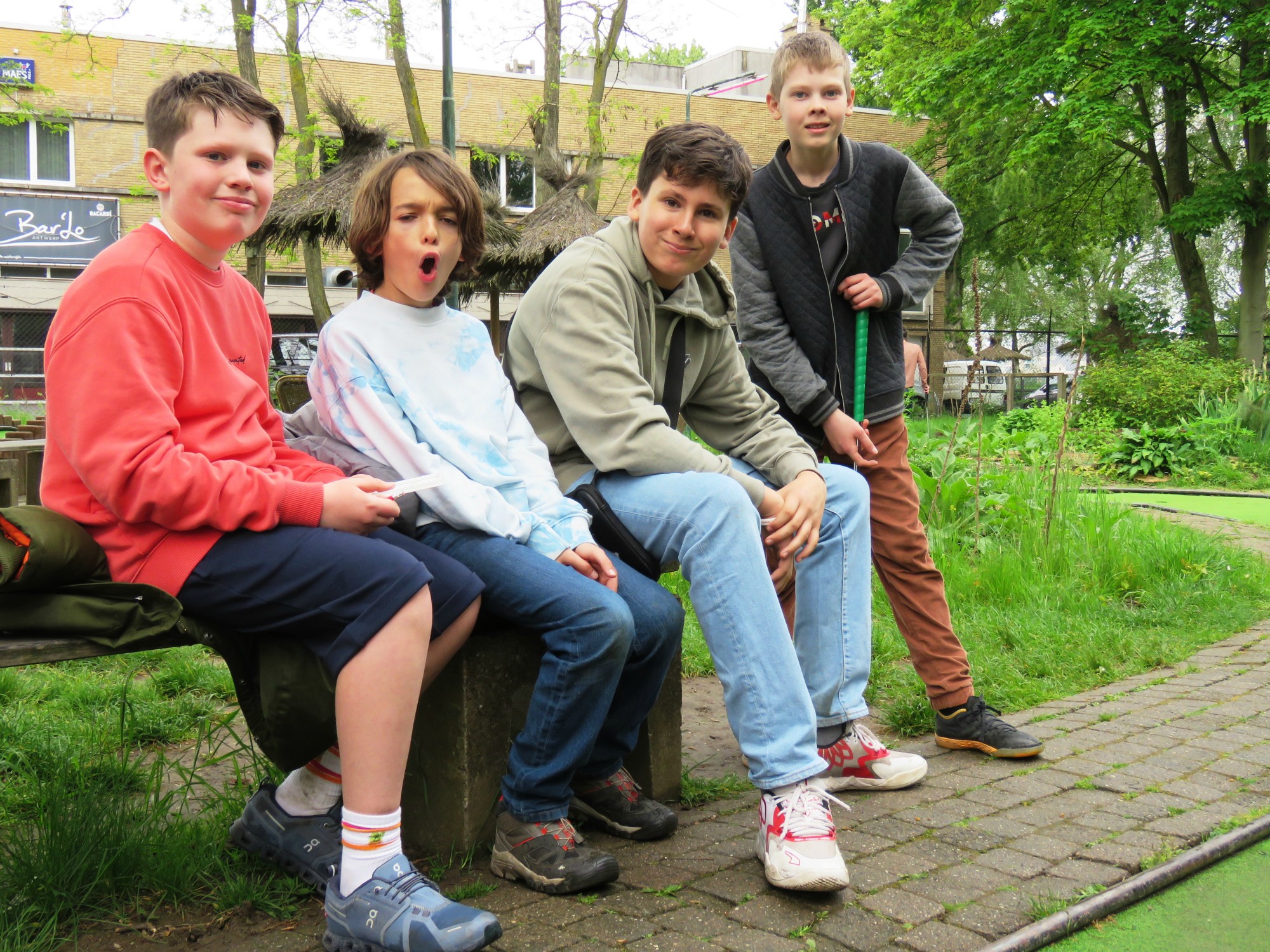 Afsluitdag - Minigolf met een hapje en een drankje