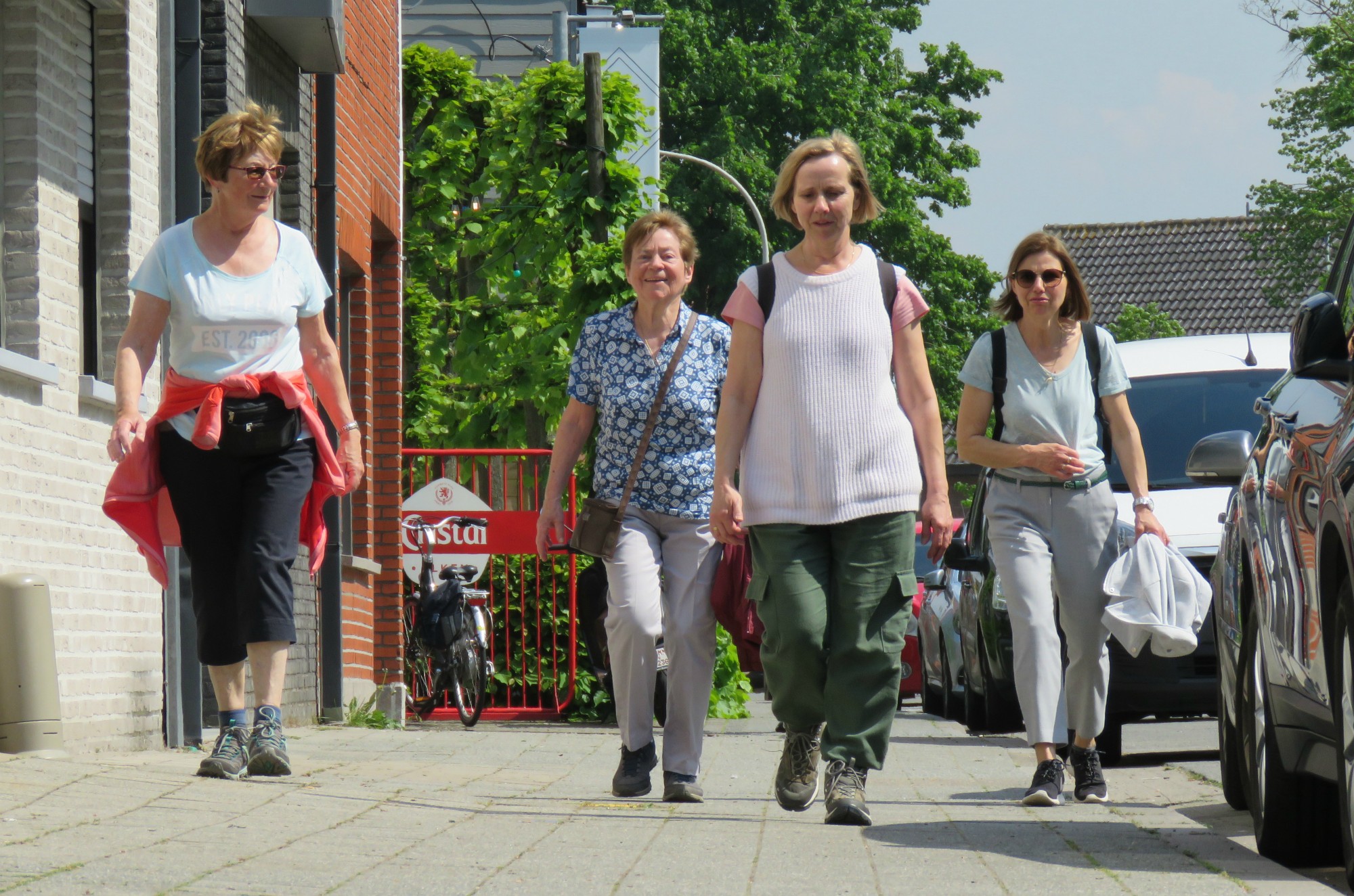 De fietsers waren er al, de dappere wandelaars kwamen netjes op tijd aan