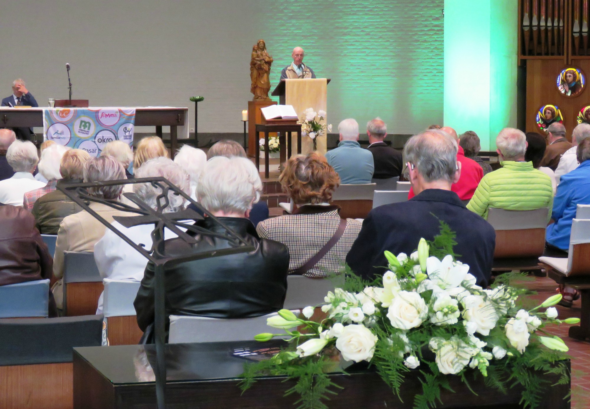 Ludo Rutten brengt de eerste lezing over 'Twee wolven'