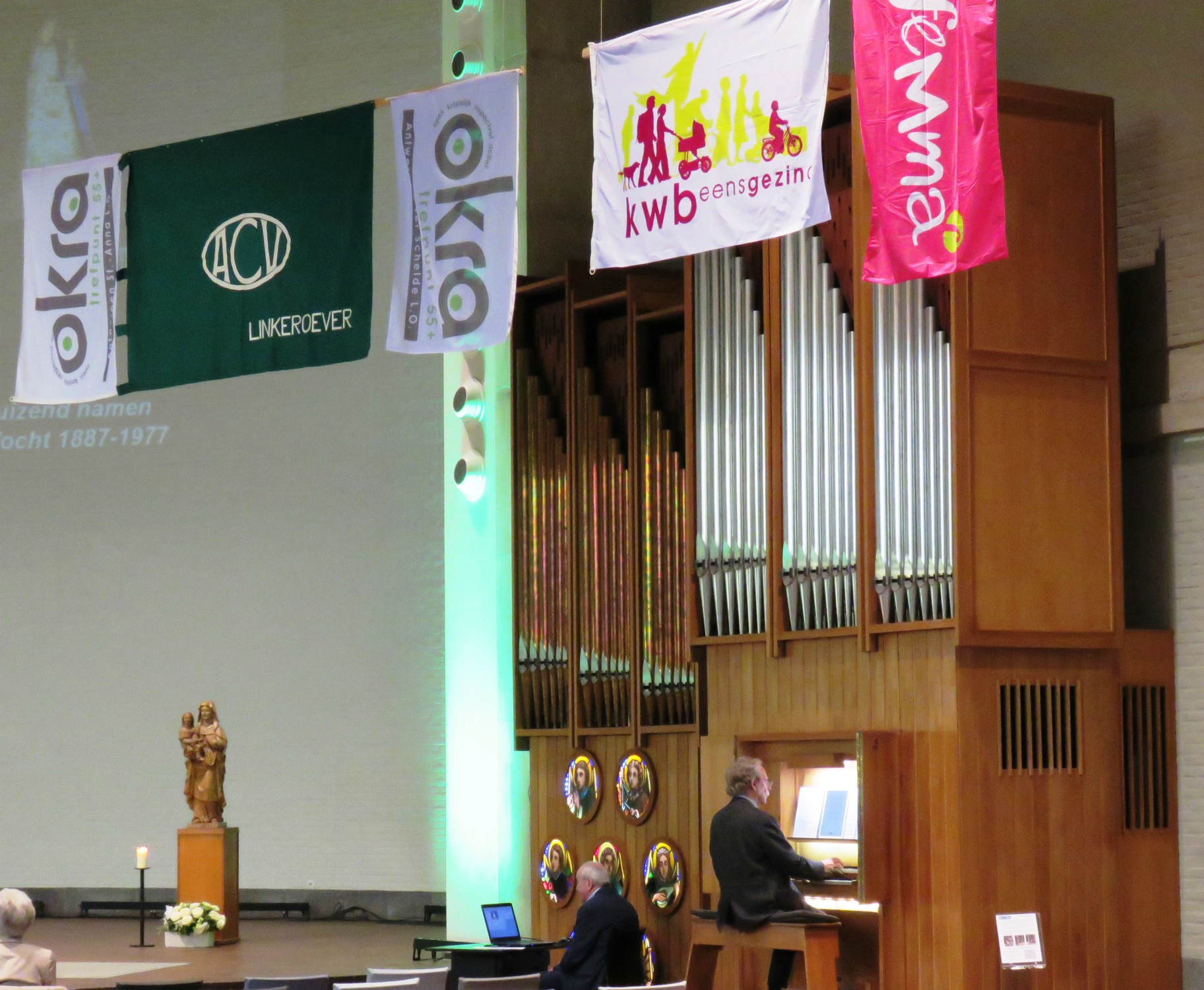 Joannes Thuy aan het orgel